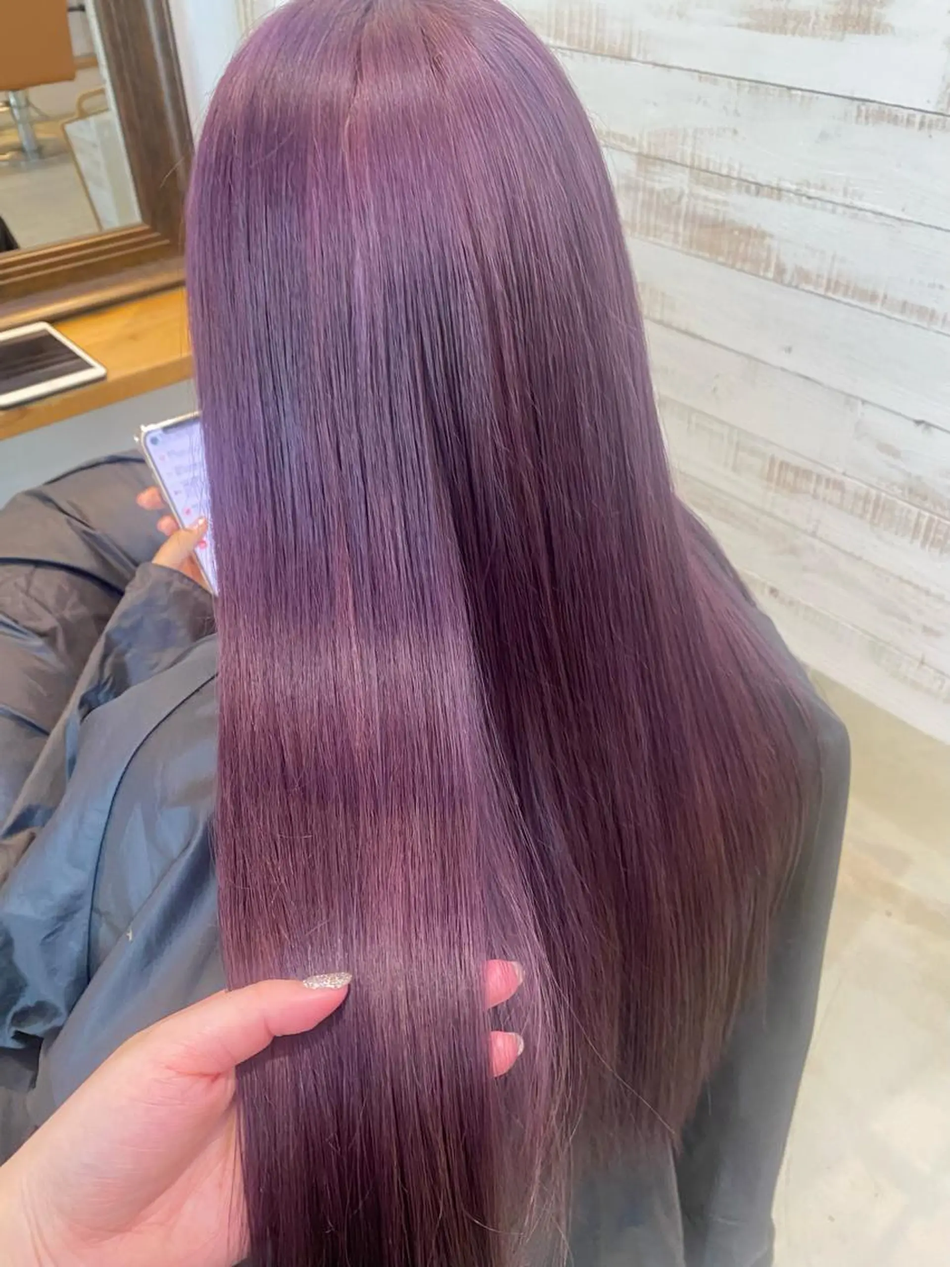 ロング カラー ブリーチ ボルドーカラー ラベンダーカラー ラベンダーピンク ピンクカラー ブリーチなしカラー レイヤーカットのヘアスタイル