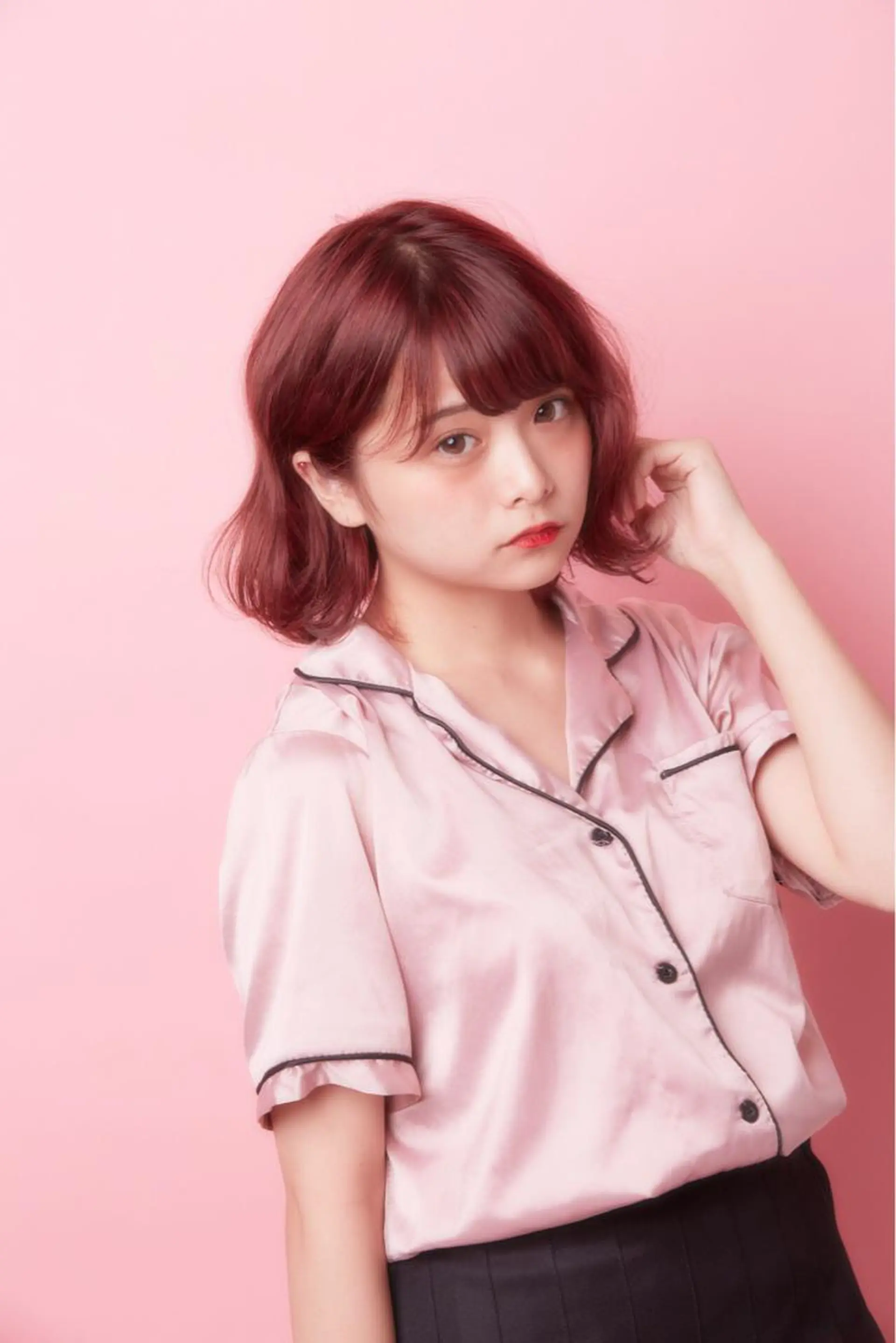 ミディアム パーマ SHIN/レイヤー カット×クロスパーマのヘアスタイル