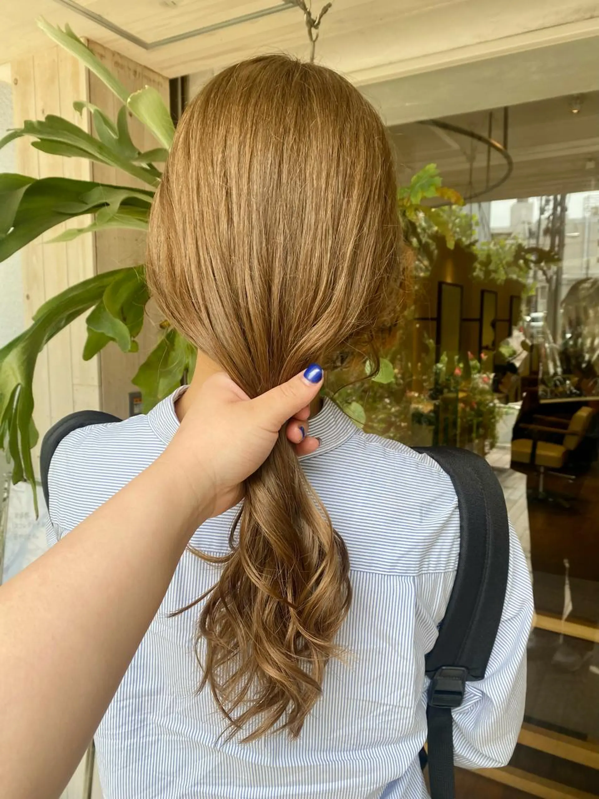 ロング カラー ベージュカラー ブリーチ オリーブベージュ BELLA TOMOMIのヘアスタイル