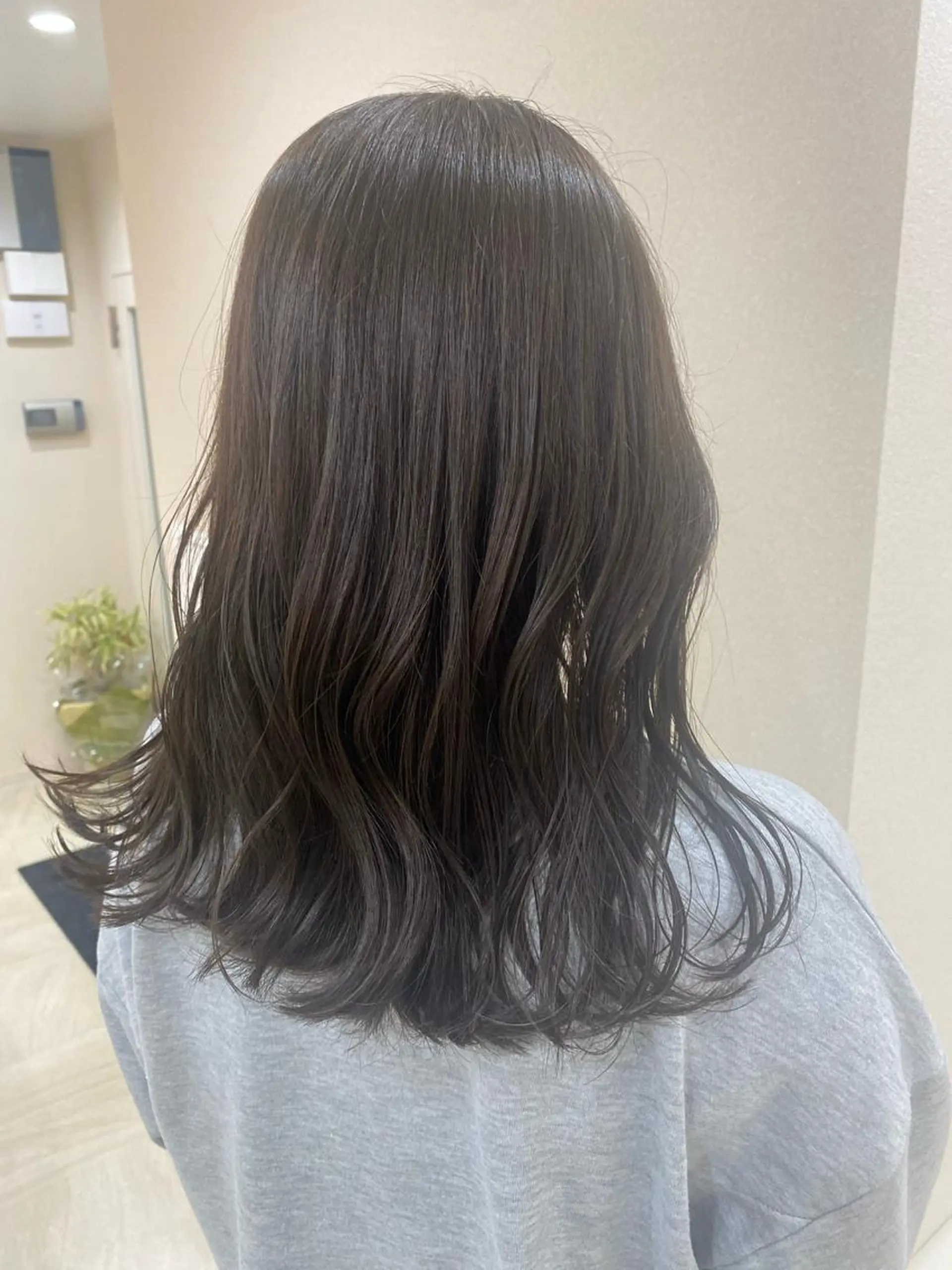 セミロング ヘアカラー トリートメント ヘッドスパ mina .のヘアスタイル