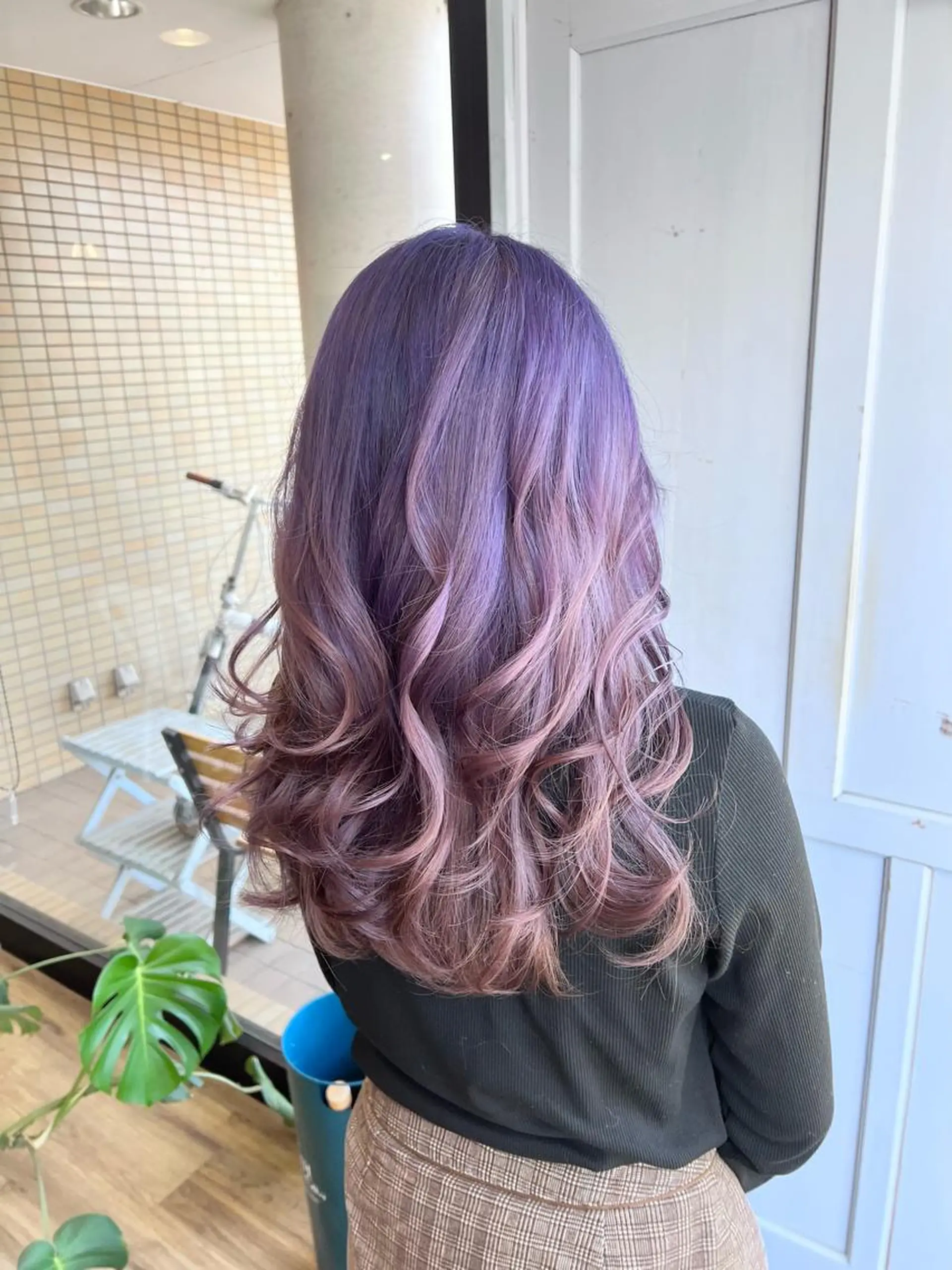 ロング カラー パープルカラー ヘアカラー トリートメント ツキダテ ユイのヘアスタイル