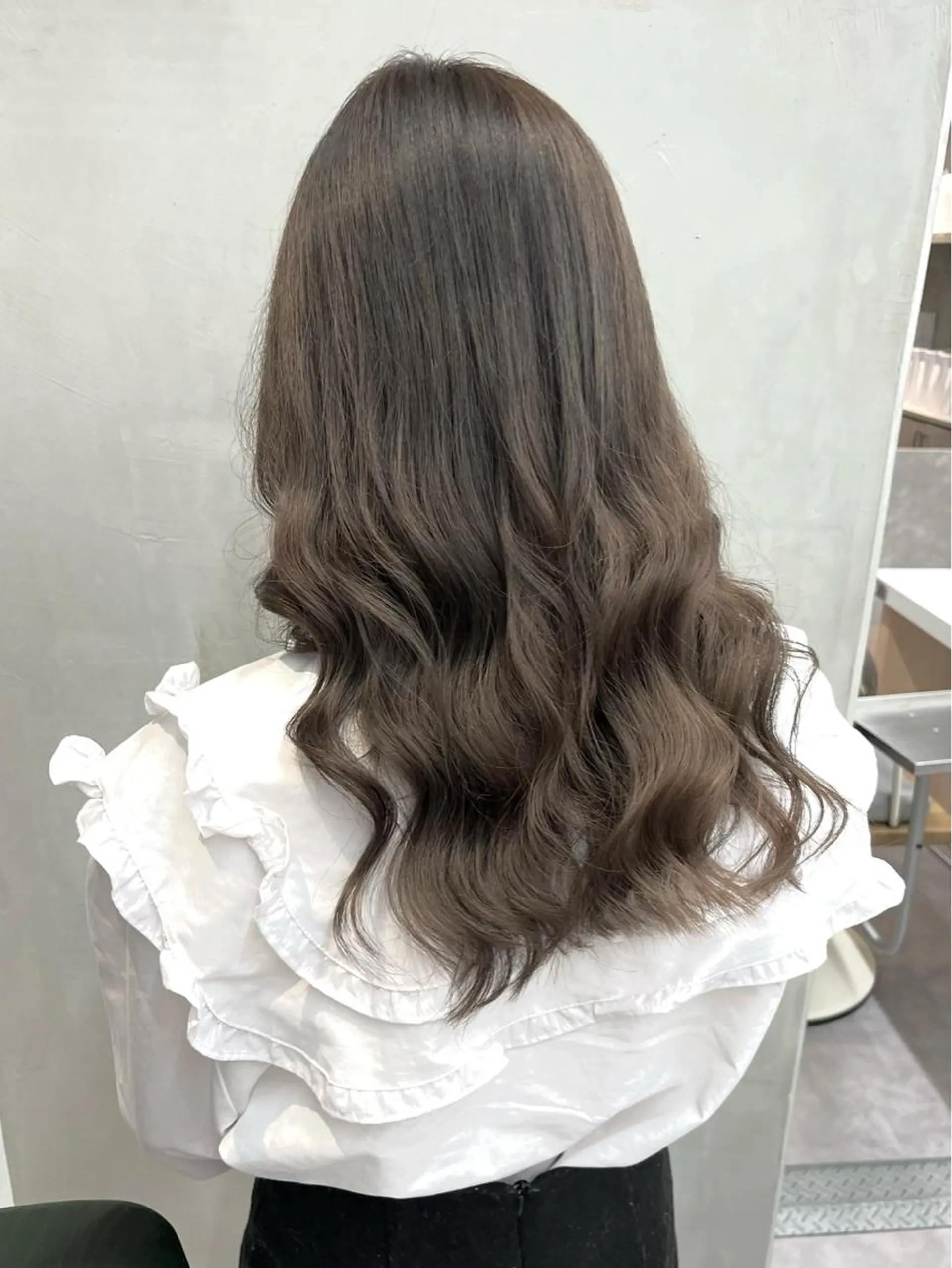ロング カラー グレージュ charer eye salon所属・マブチ キサラのマツエク・マツパデザイン