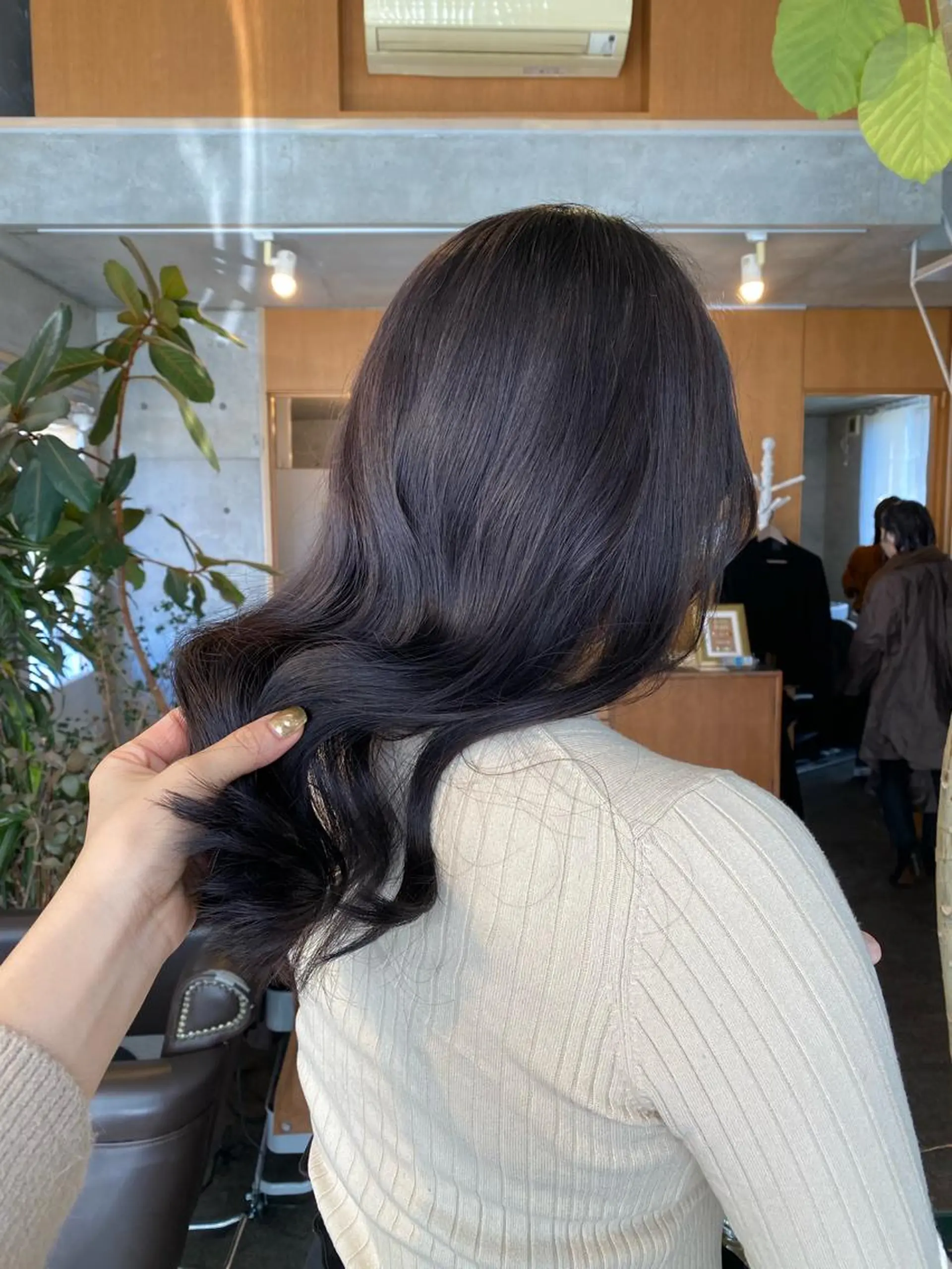 ロング カラー パーマ ヘアアレンジ メンズ キッズ ネイル マツエク・マツパ モリモト サナのヘアスタイル