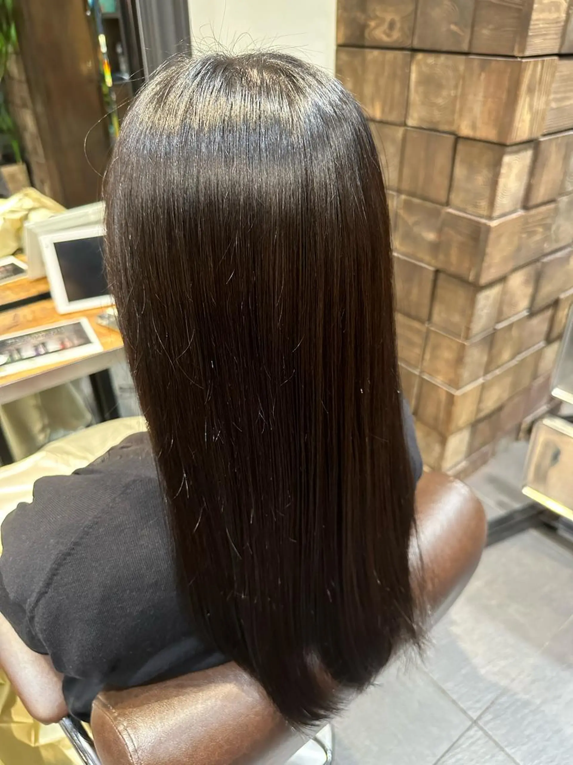 ロング 齊藤政太 顔周り カット 透明感カラーのヘアスタイル