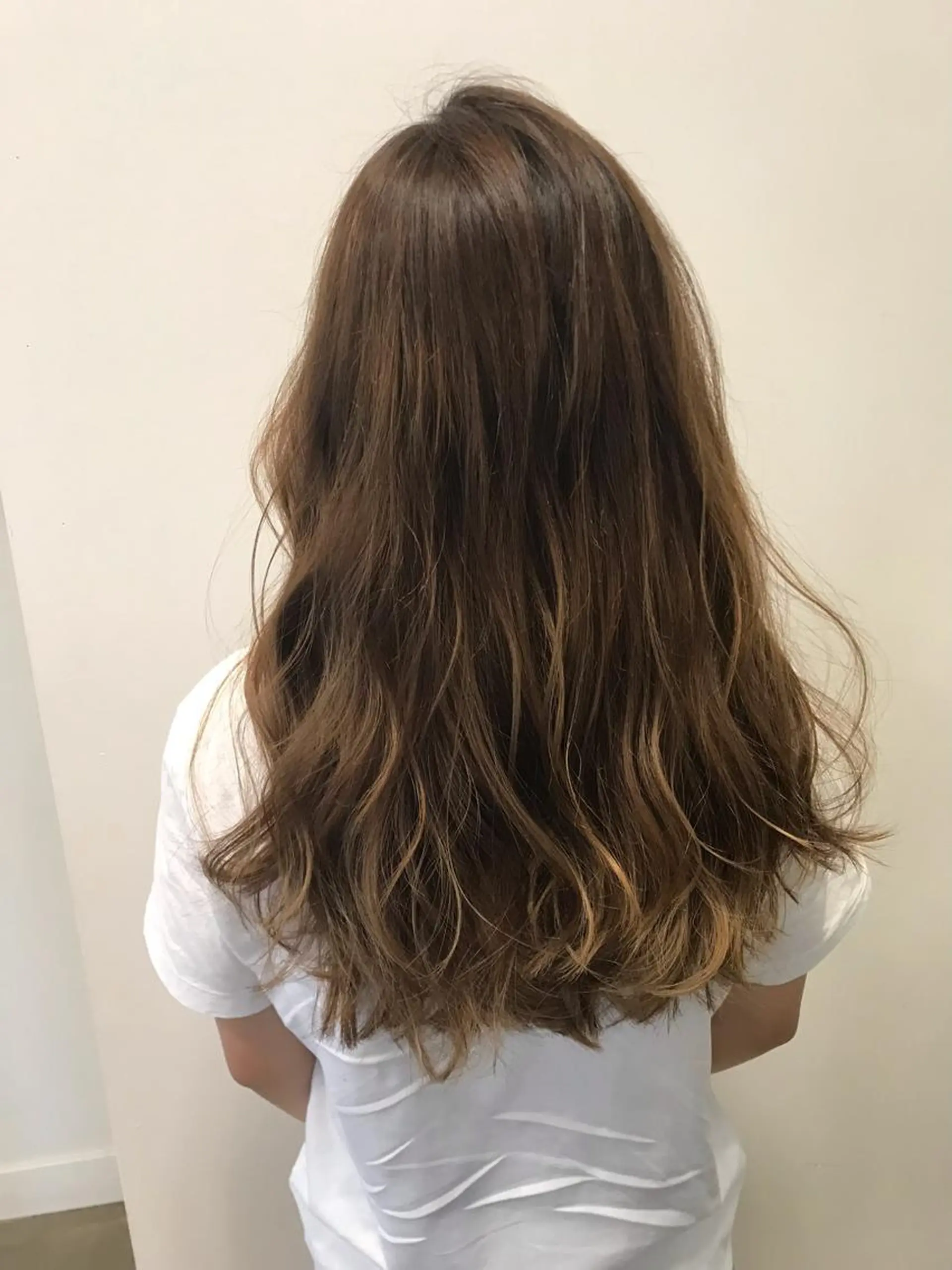 ロング カラー バレイヤージュ ベージュカラー レイヤーカット デザインカラー🌈 高木リョウのヘアスタイル