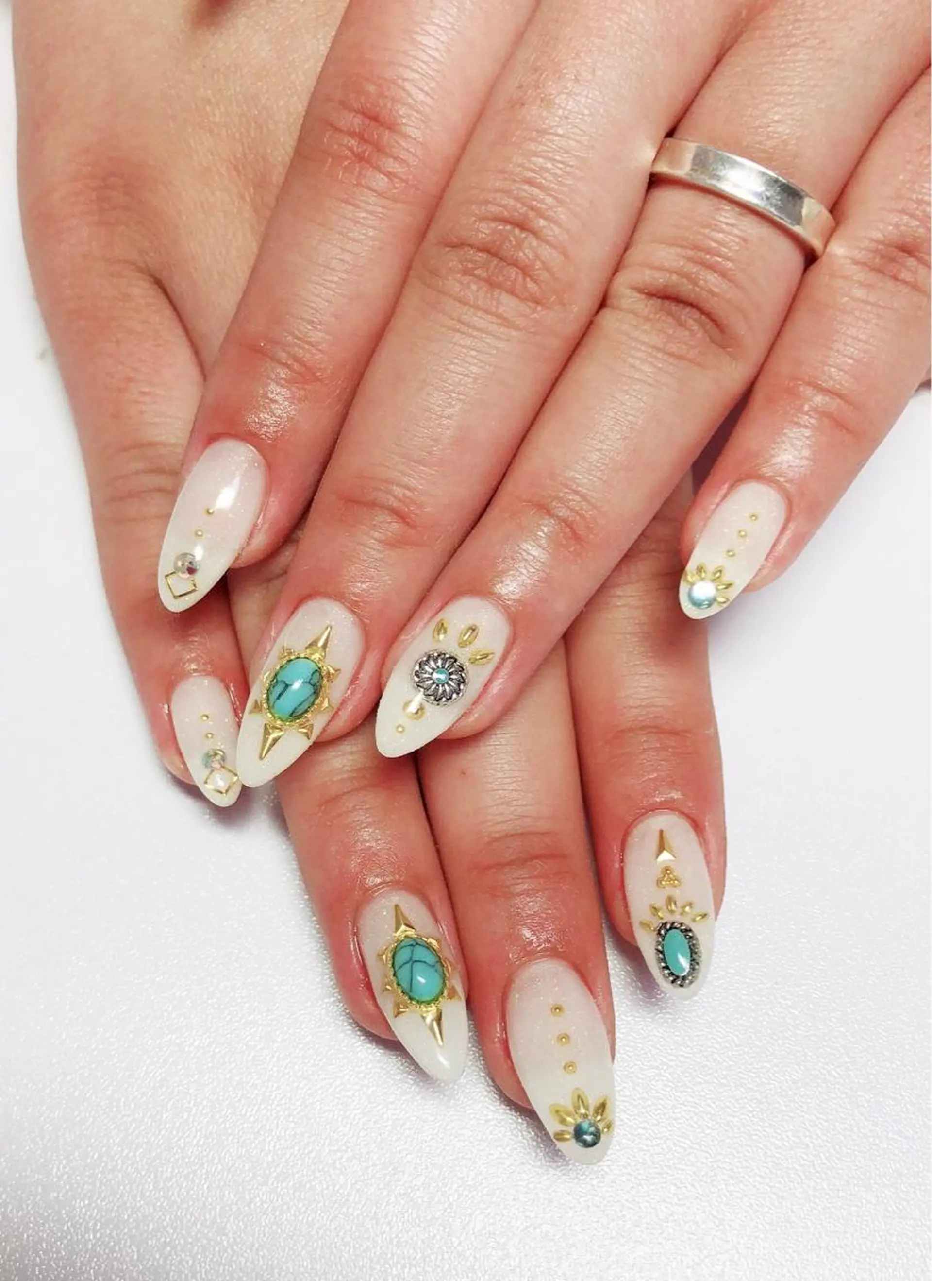 ネイル グラデーション ホワイト ハンドネイル Riz nailのネイルデザイン