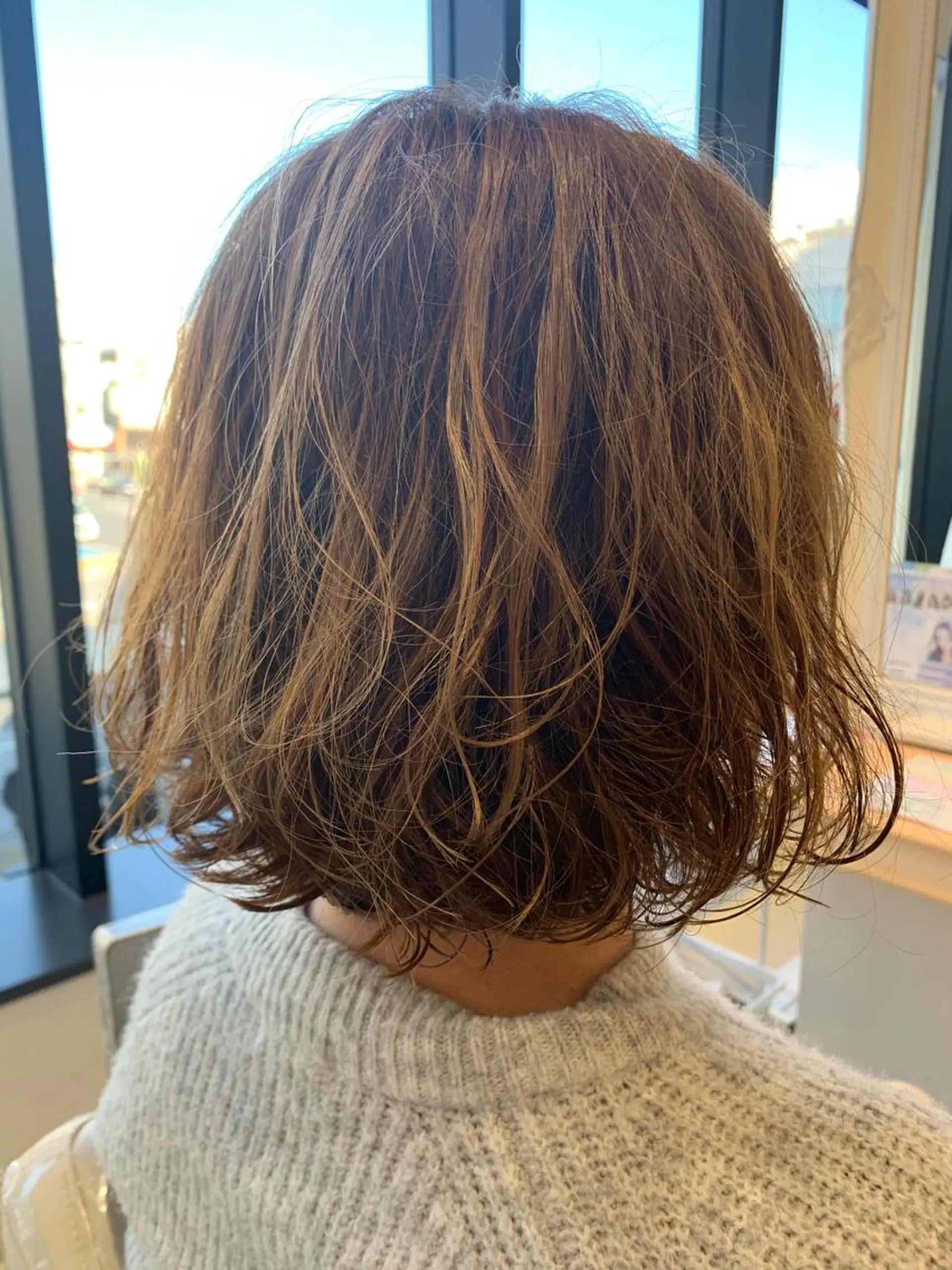 ミディアム 切りっぱなしボブ ミディアムパーマ ボブ くせ毛 カット パーマ 鈴木 華枝のヘアスタイル