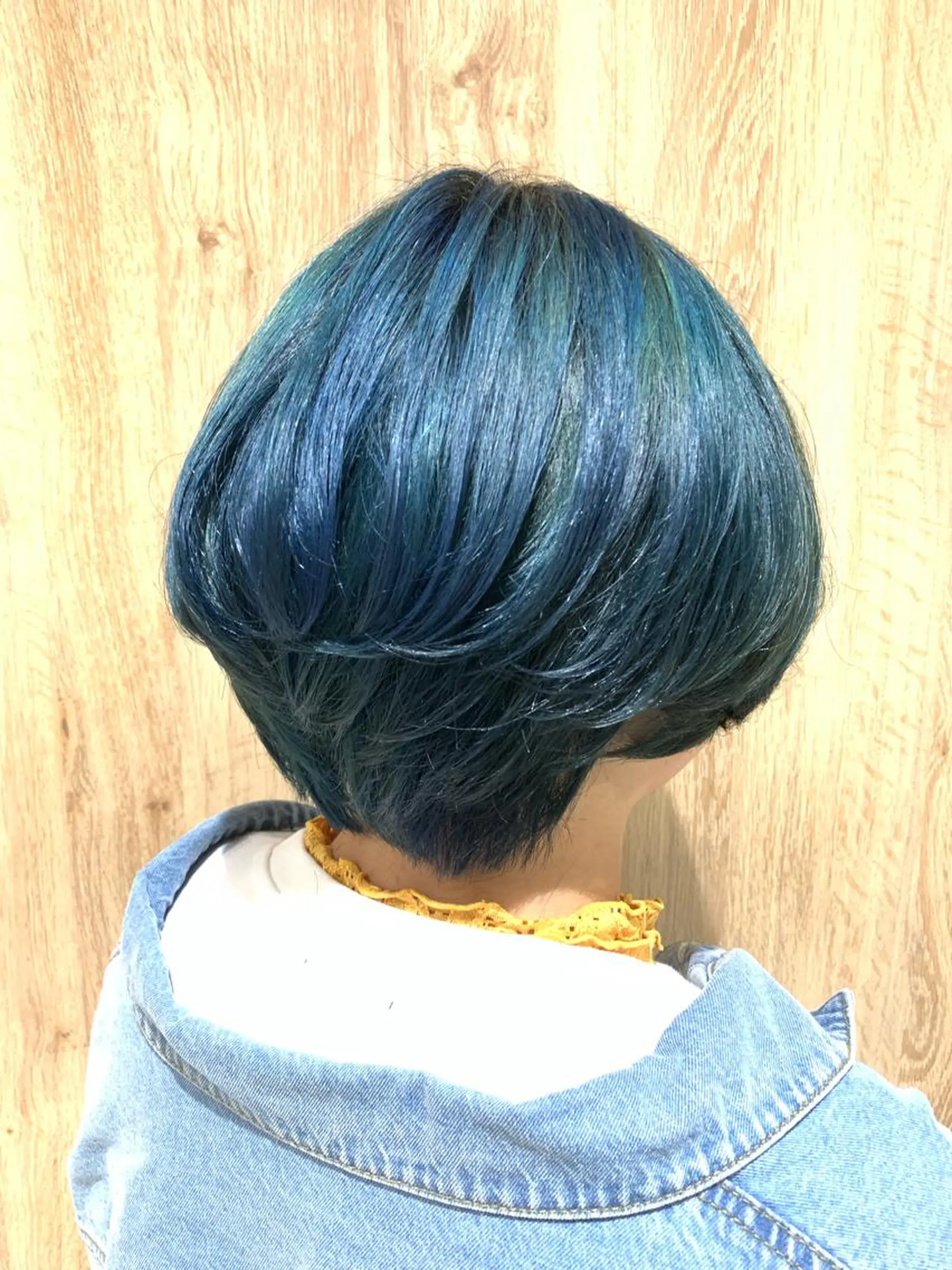 ショート カラー 松吉 純平のヘアスタイル