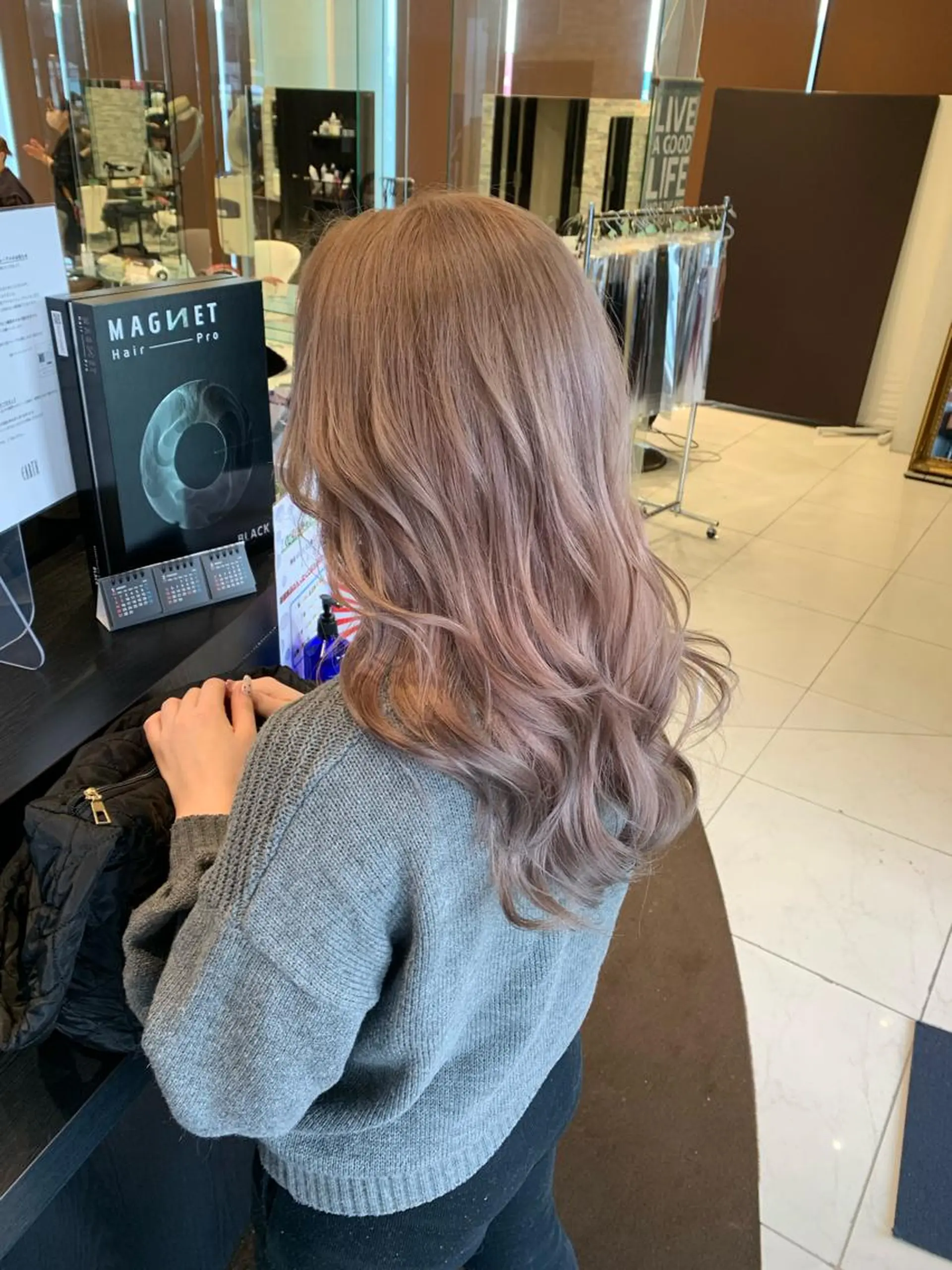 セミロング カラー ベージュカラー ピンクカラー ピンクベージュ ホワイトピンク ホワイトピンクベージュ カット ヘアカラー トリートメント カラーと言ったら SAWARAのヘアスタイル
