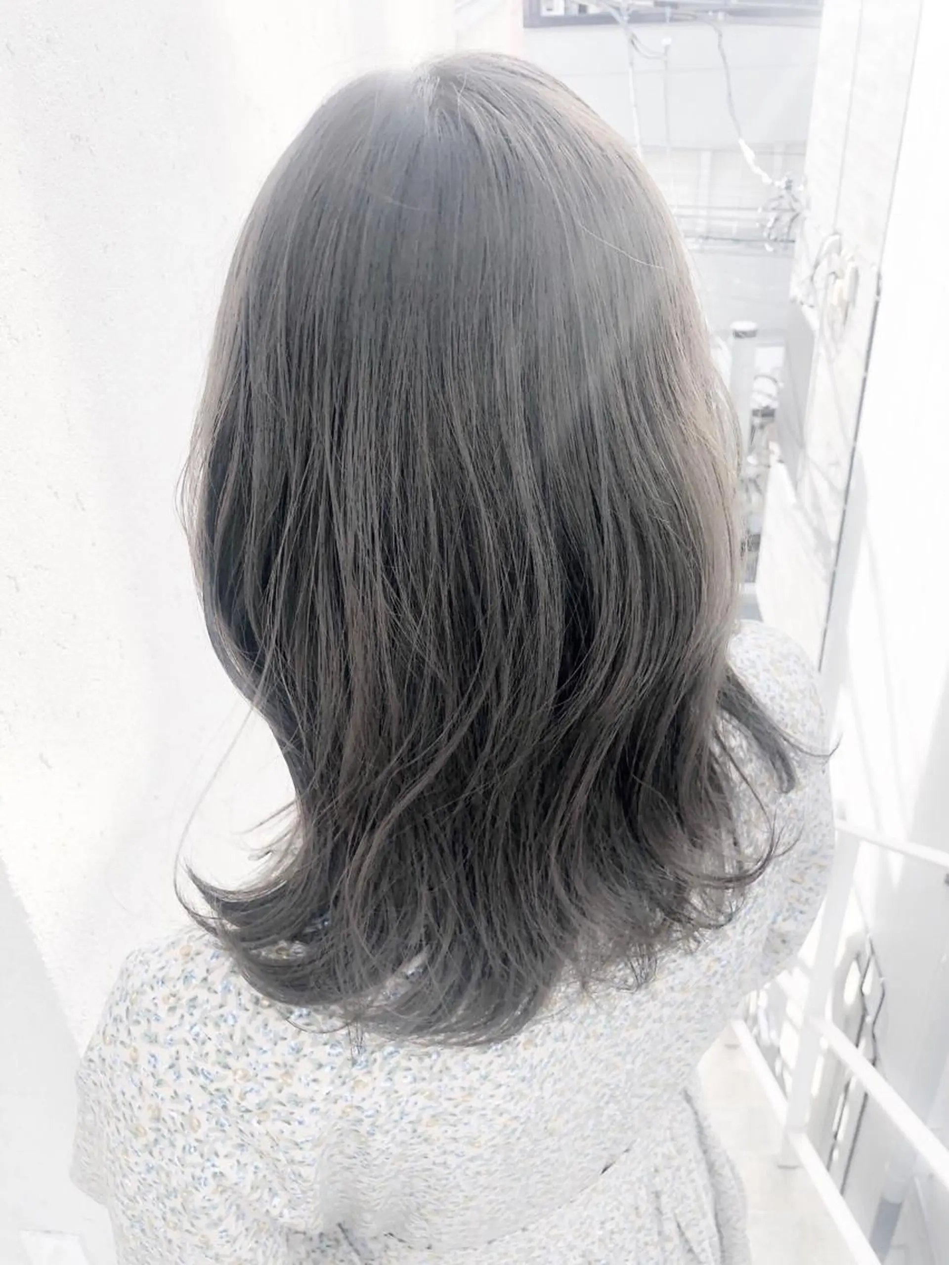 ミディアム カラー グレージュ イルミナカラー トップスタイリスト Yamato.hのヘアスタイル