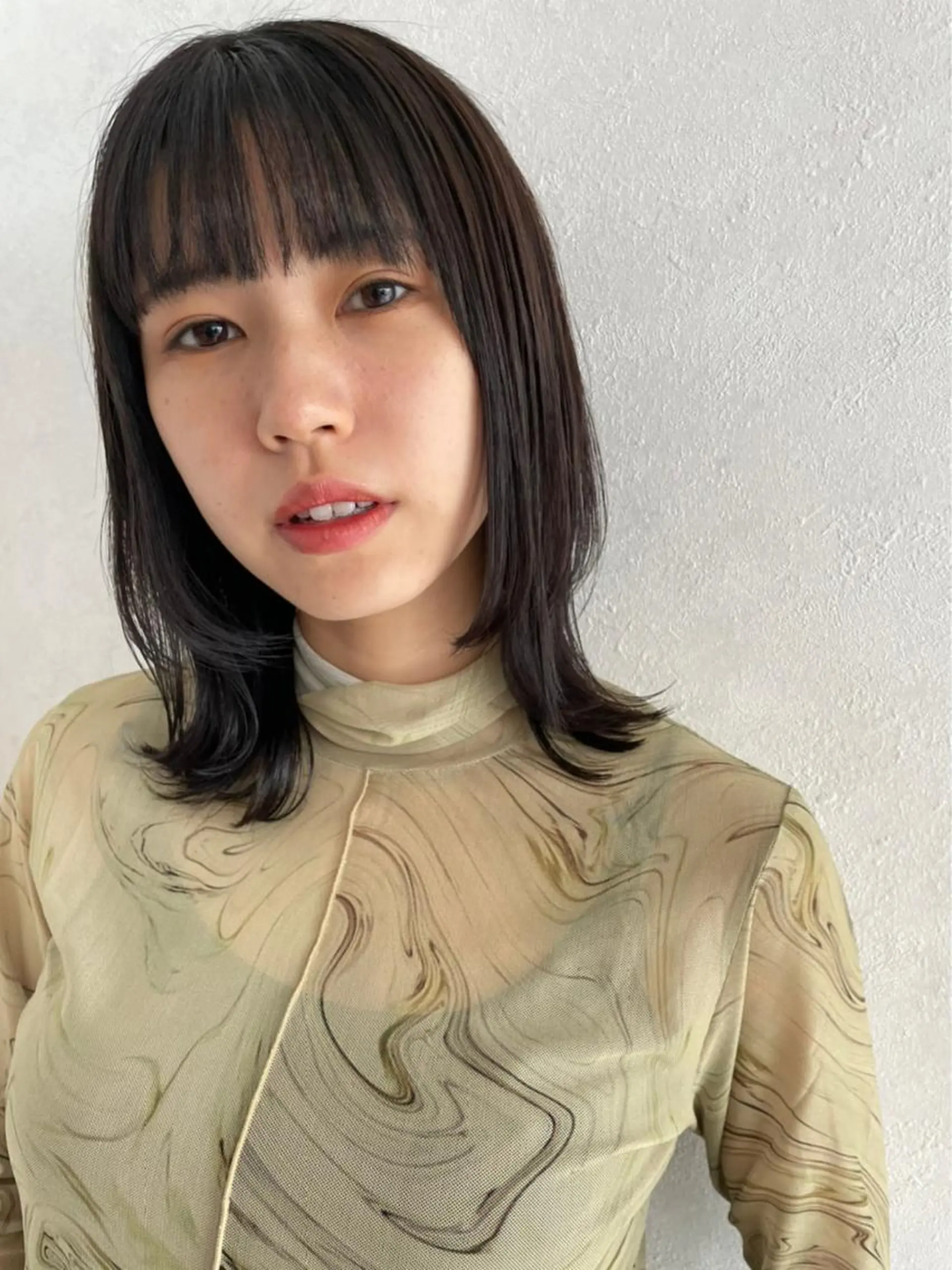 ミディアム カラー 顔まわりレイヤー 顔周りカット レイヤーカット crop es 茅ヶ崎所属・ヘアセット/髪質改善 🌿 長 若奈のヘアスタイル