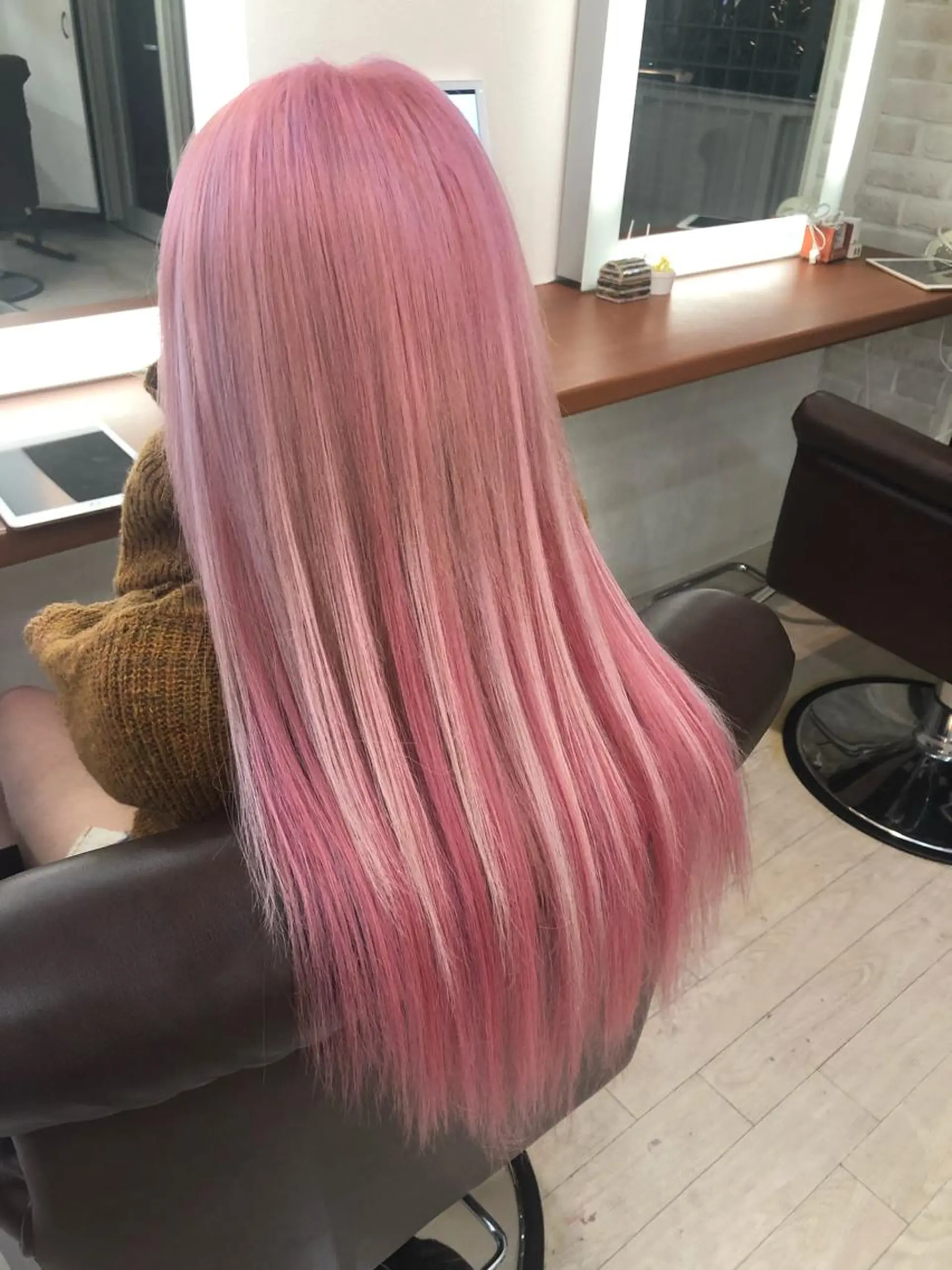 ロング カラー シールエクステ ブリーチ エクステ カット ヘアカラー トリートメント ヘアセット Aujua ソムリエ 勝又舞夏のヘアスタイル
