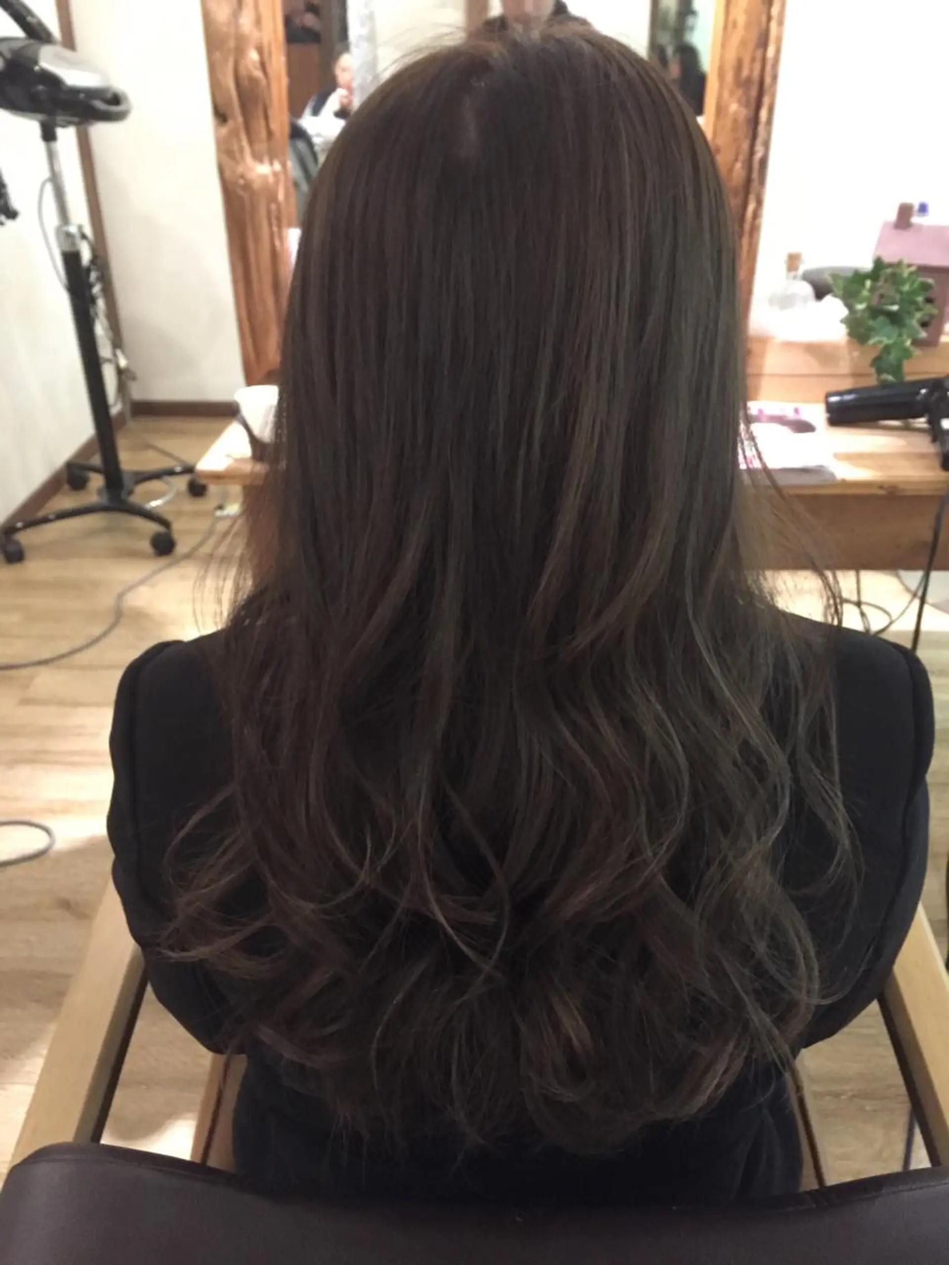 ロング カラー 透明感カラー ハイライトカラー イルミナカラー ハイライト カット ヘアカラー トリートメント SALOWIN(サロウィン)広島並木通り所属・田村和範/似合わせ カラー/縮毛矯正のヘアスタイル
