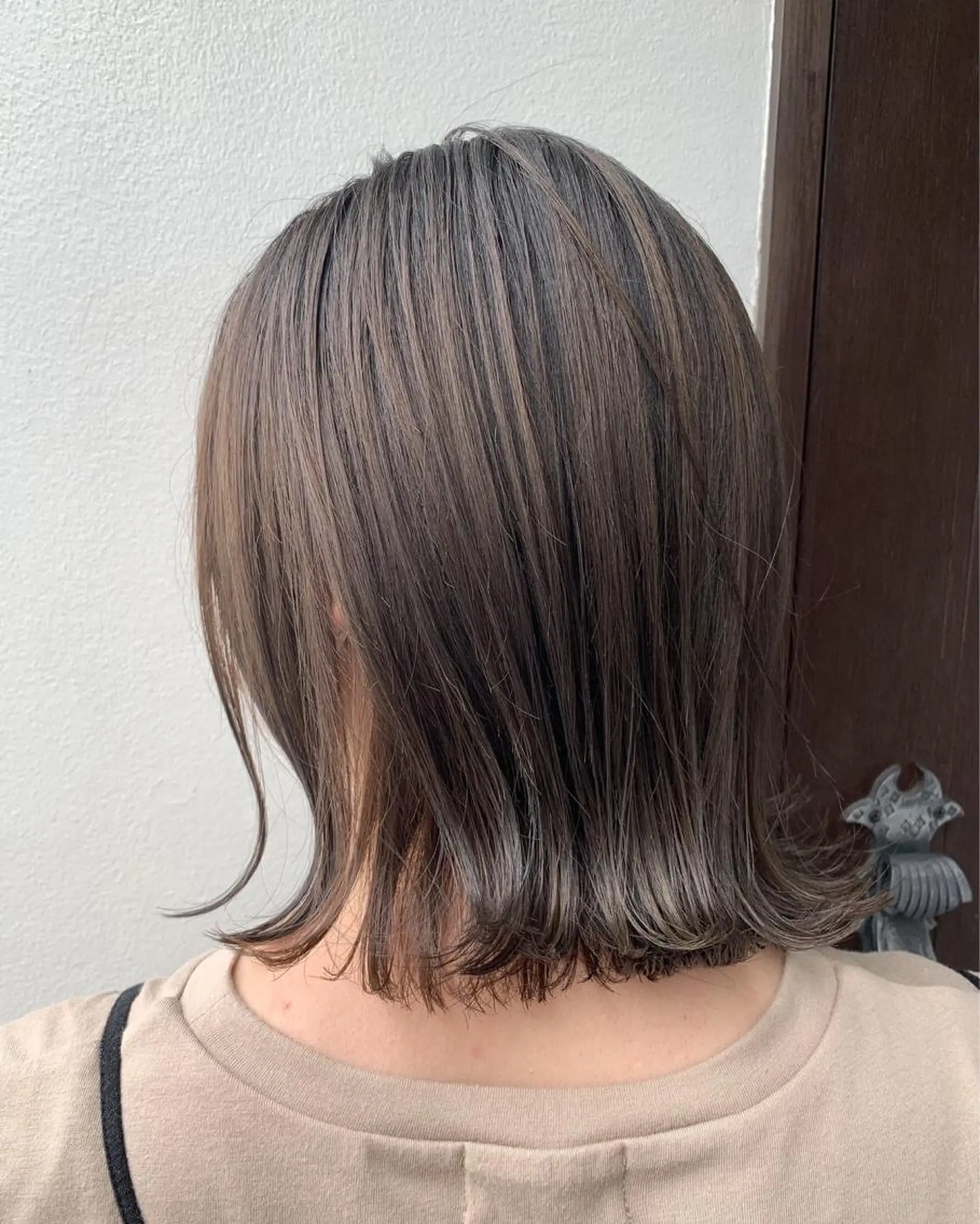 セミロング ボブ 外ハネヘア カット 西村 美羽のヘアスタイル