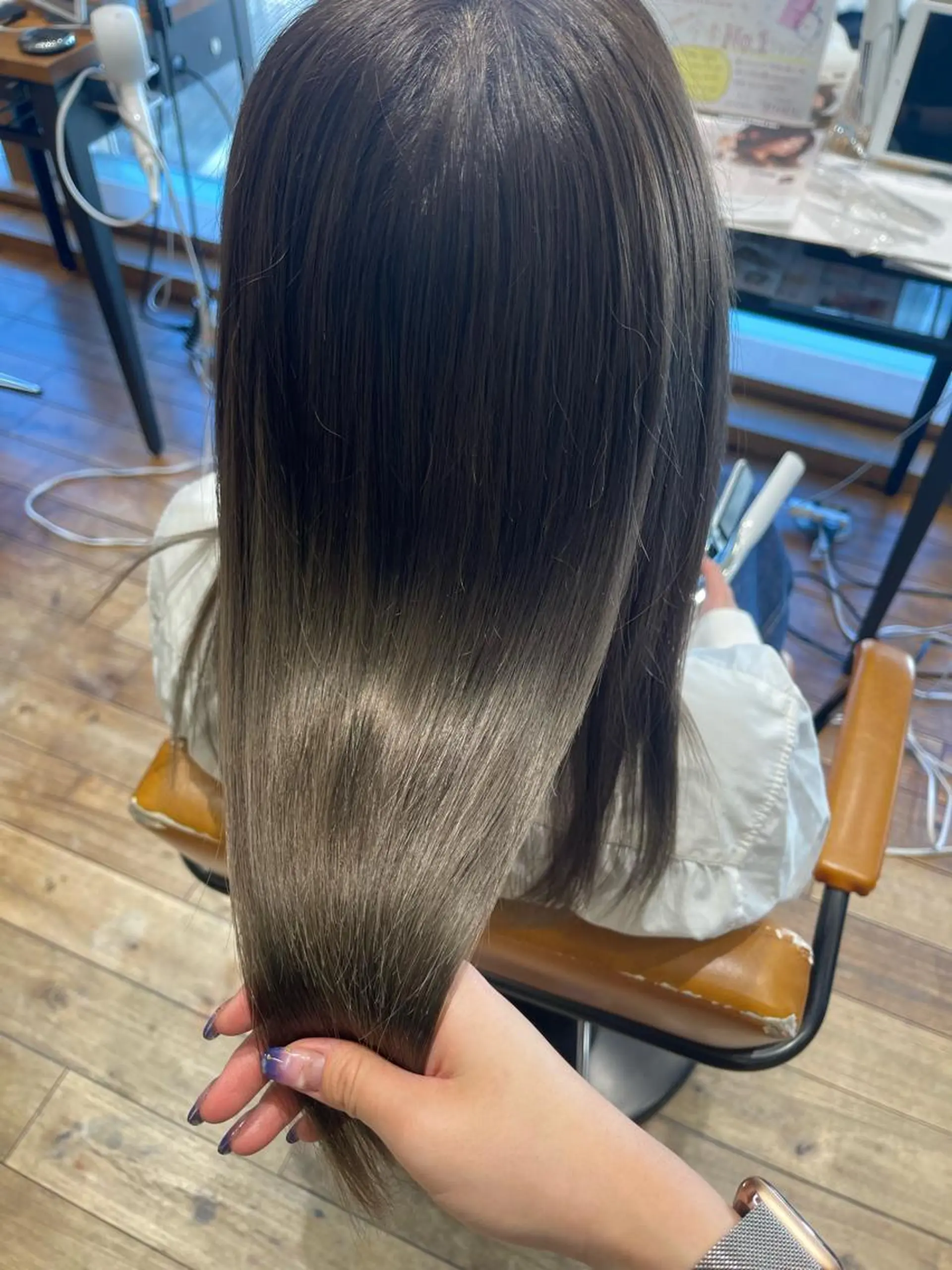 セミロング カラー SAYAKA🩶 レイヤー韓国ヘア新宿のヘアスタイル