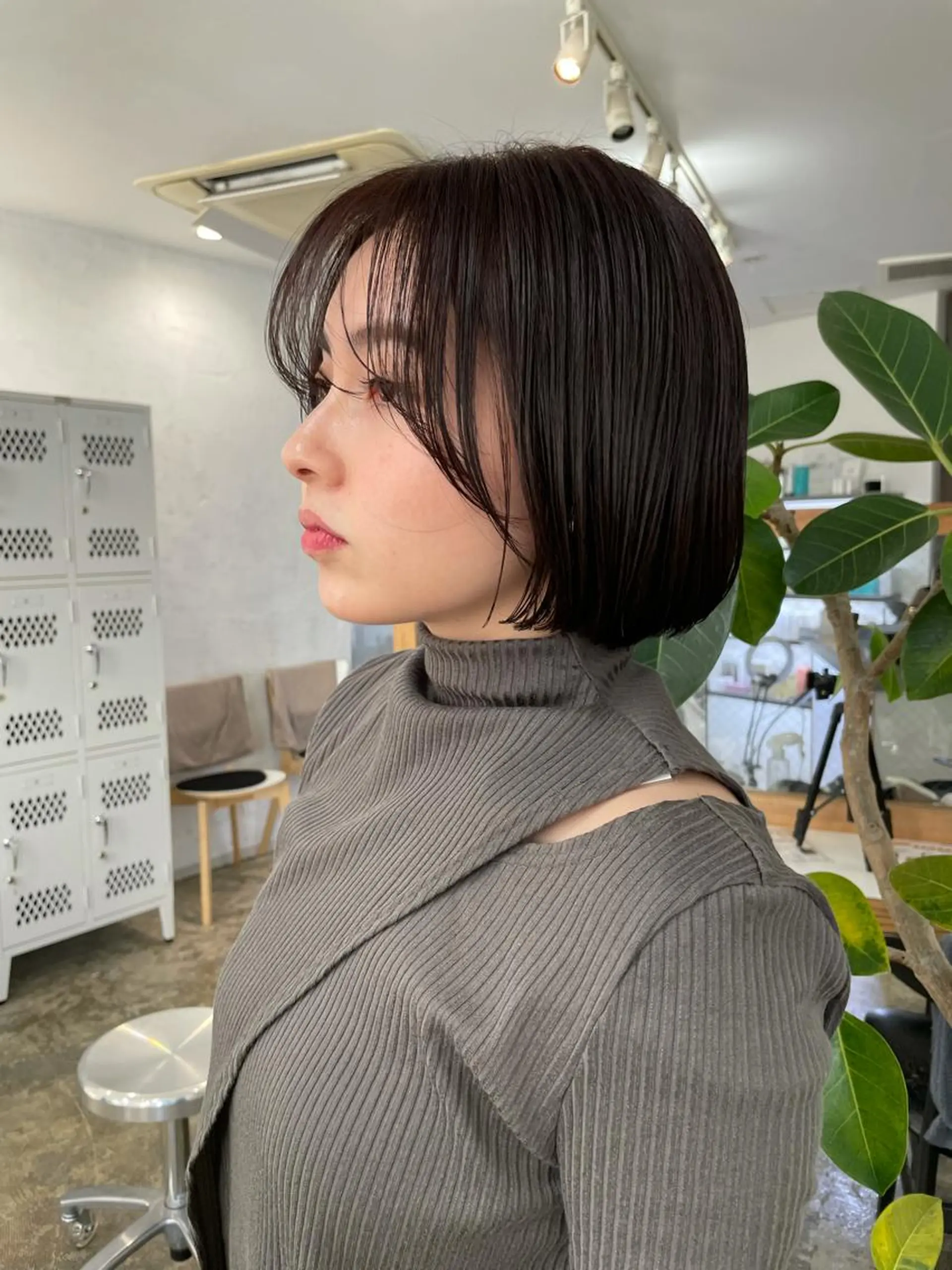 ショート ボブ レイヤーカット うざバング 透明感カラー 大人グレージュ有村のヘアスタイル
