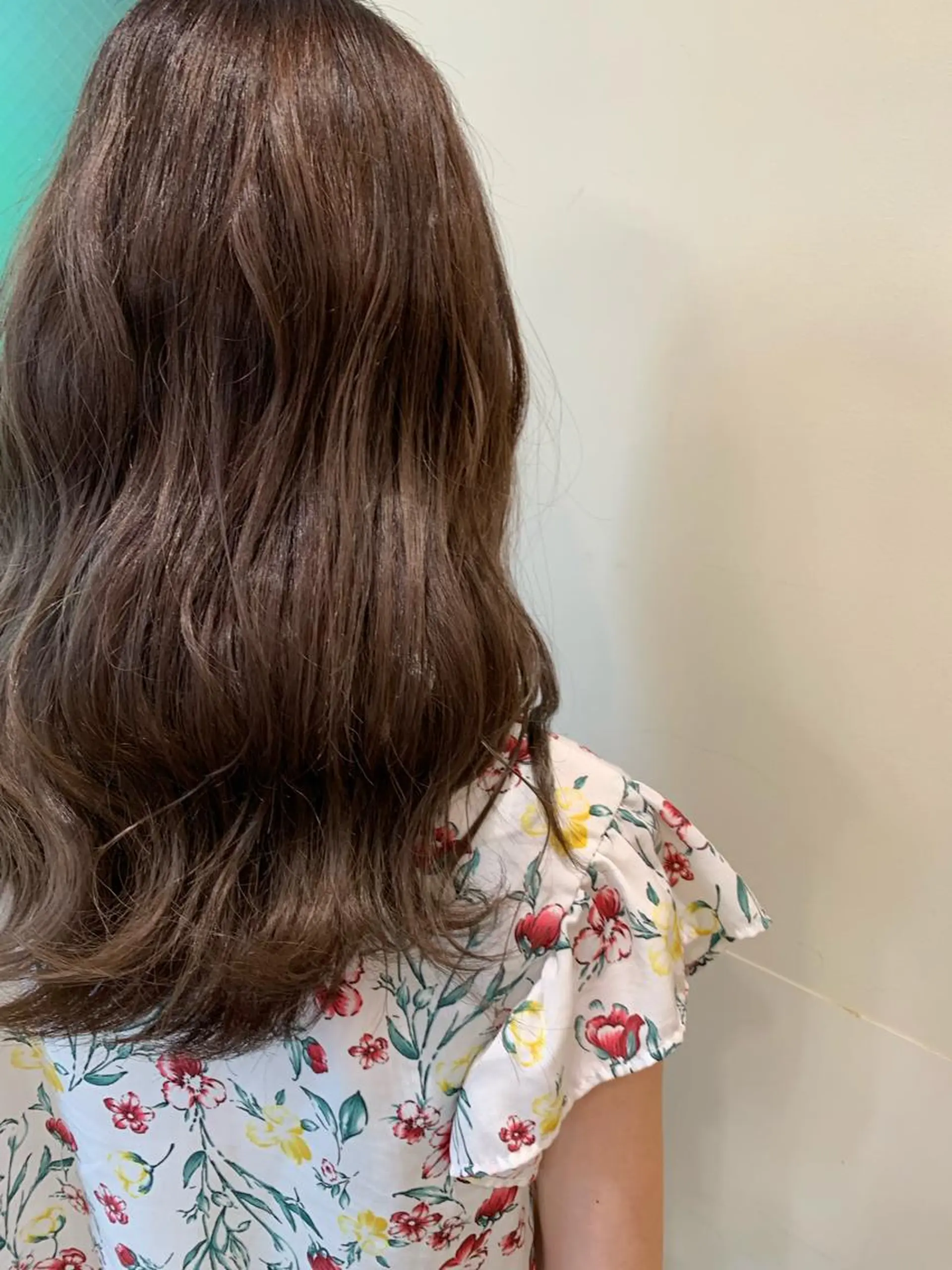 セミロング カラー アッシュ バレイヤージュ ベージュカラー ブロンド ブルーカラー レイヤーカット/ 艶カラー/RYOMAのヘアスタイル