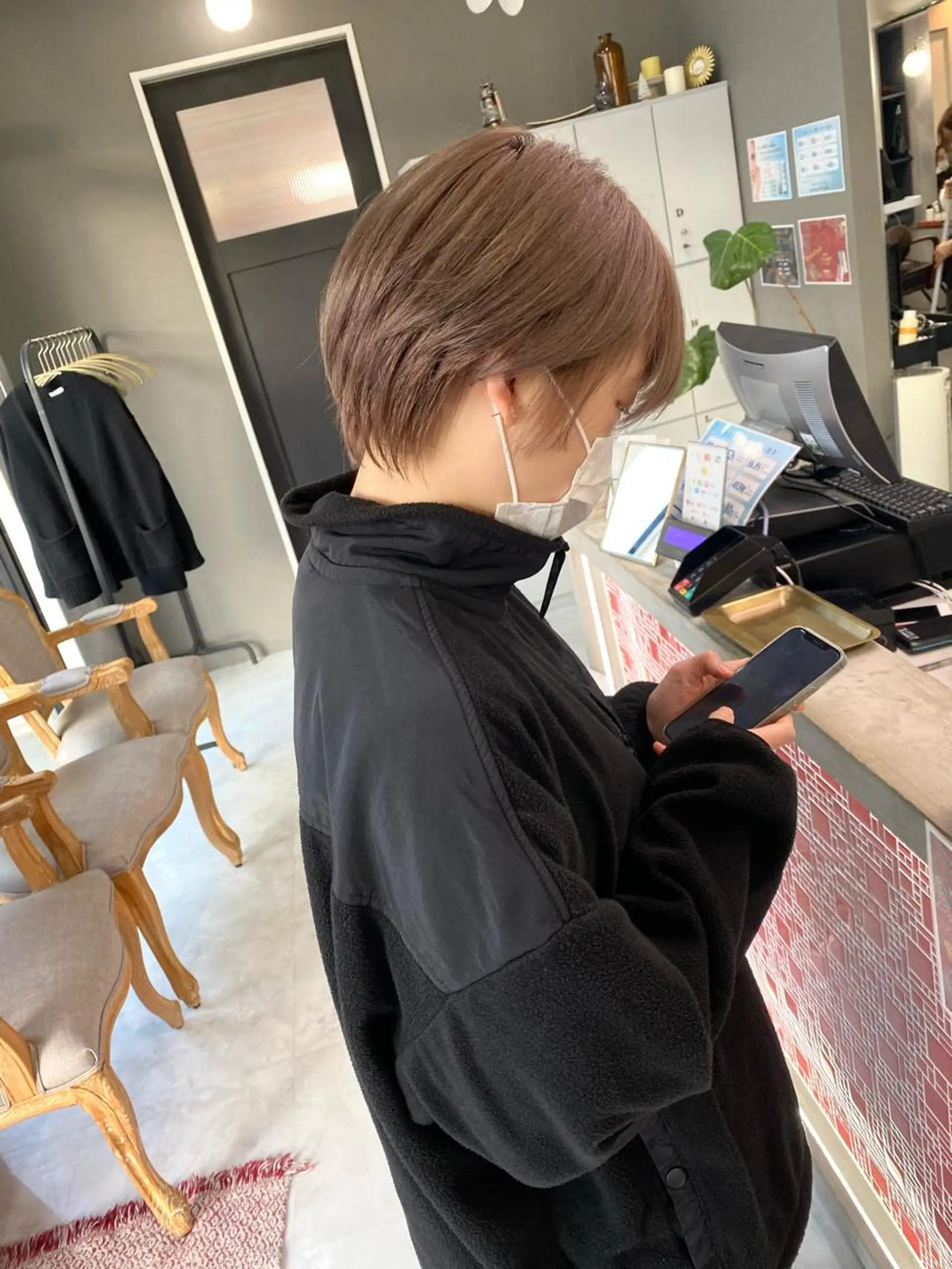 ショート カラー ベージュカラー ブリーチ ブラウンカラー ブラウンベージュ ハイトーンカラー カット トリートメント 宇佐美 柊のヘアスタイル