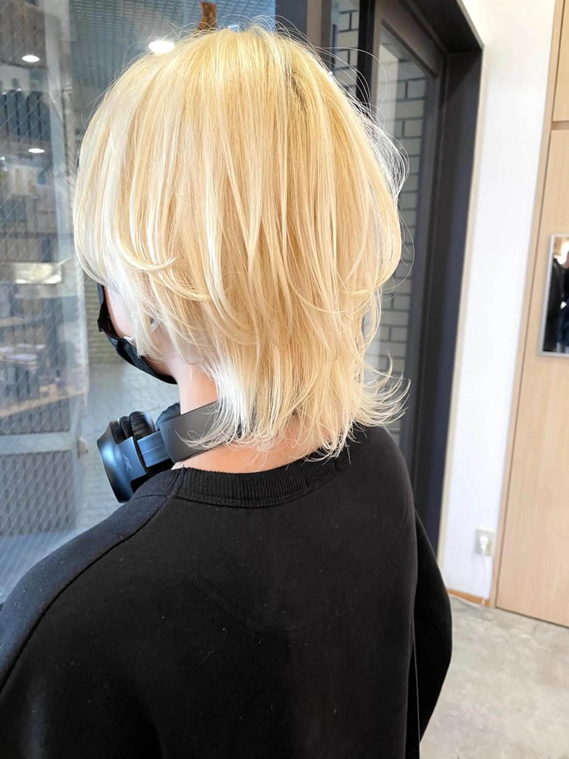 ミディアム カラー 抜きっぱなしブロンド ウルフカット ヘアカラー トリートメント 城　健太郎 💎ハイトーンのヘアスタイル