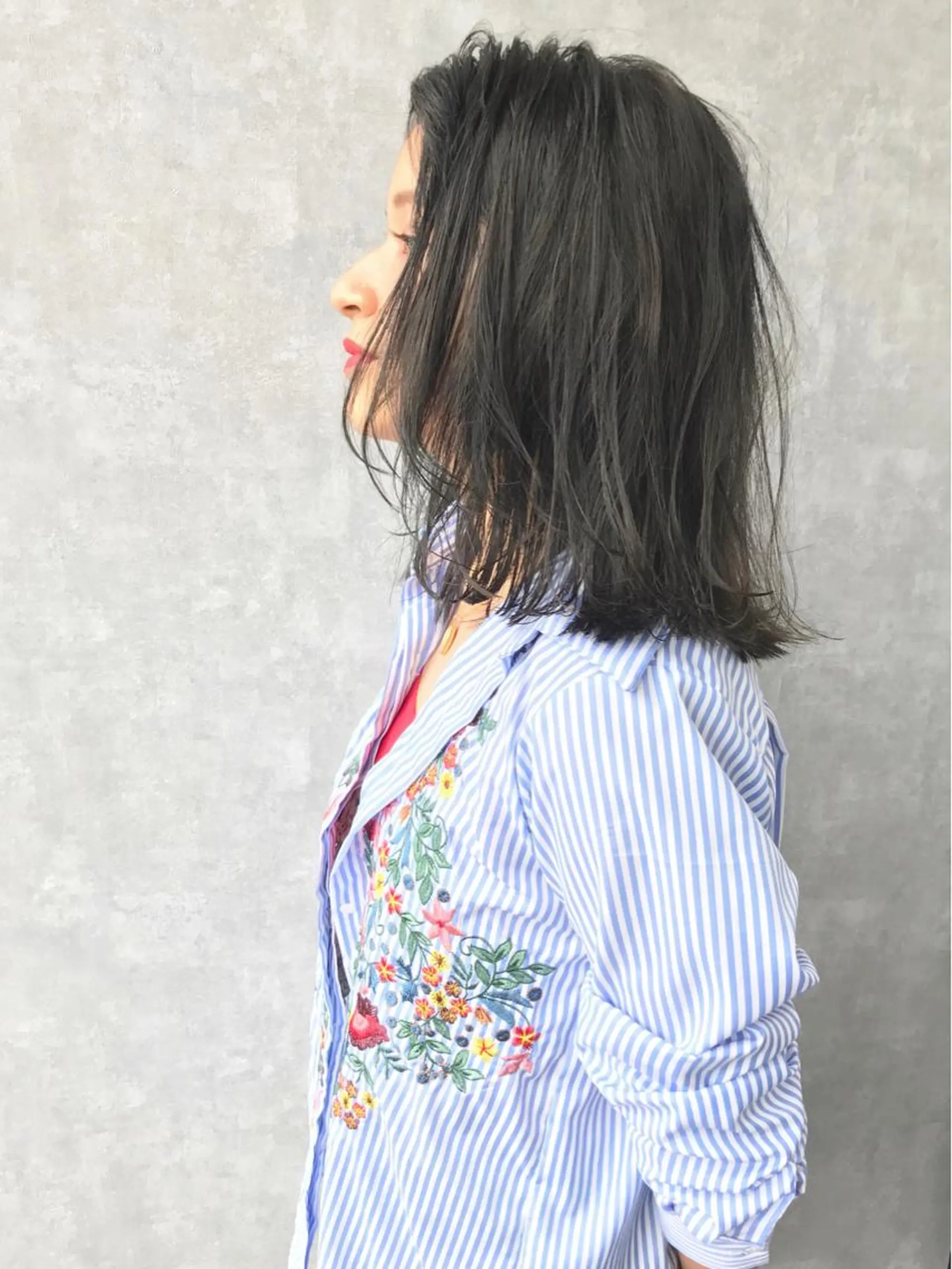 ミディアム カラー ボブレイヤー 黒髪 ブルーカラー ブルーブラック ハイライトカラー TOMOYAレイヤー ブリーチ縮毛矯正のヘアスタイル