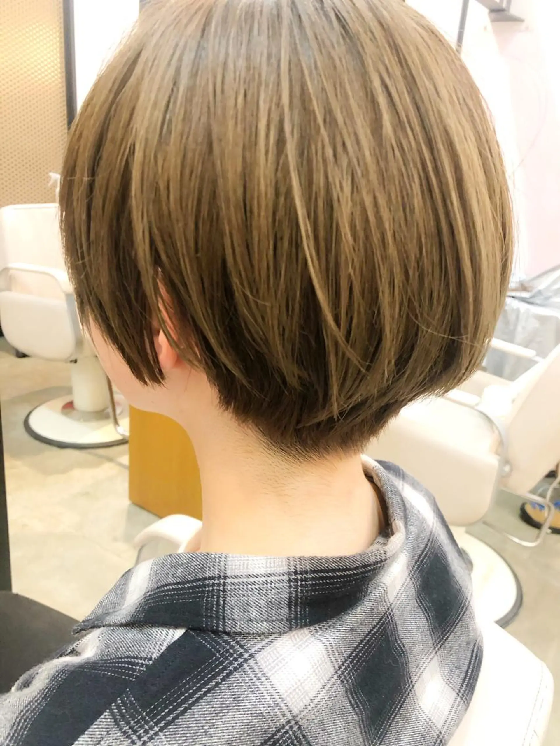 ショート カット ヘアカラー トリートメント SHARON（シャロン）所属・すきバサミを使わない カット✂️✨郡司泰之のヘアスタイル