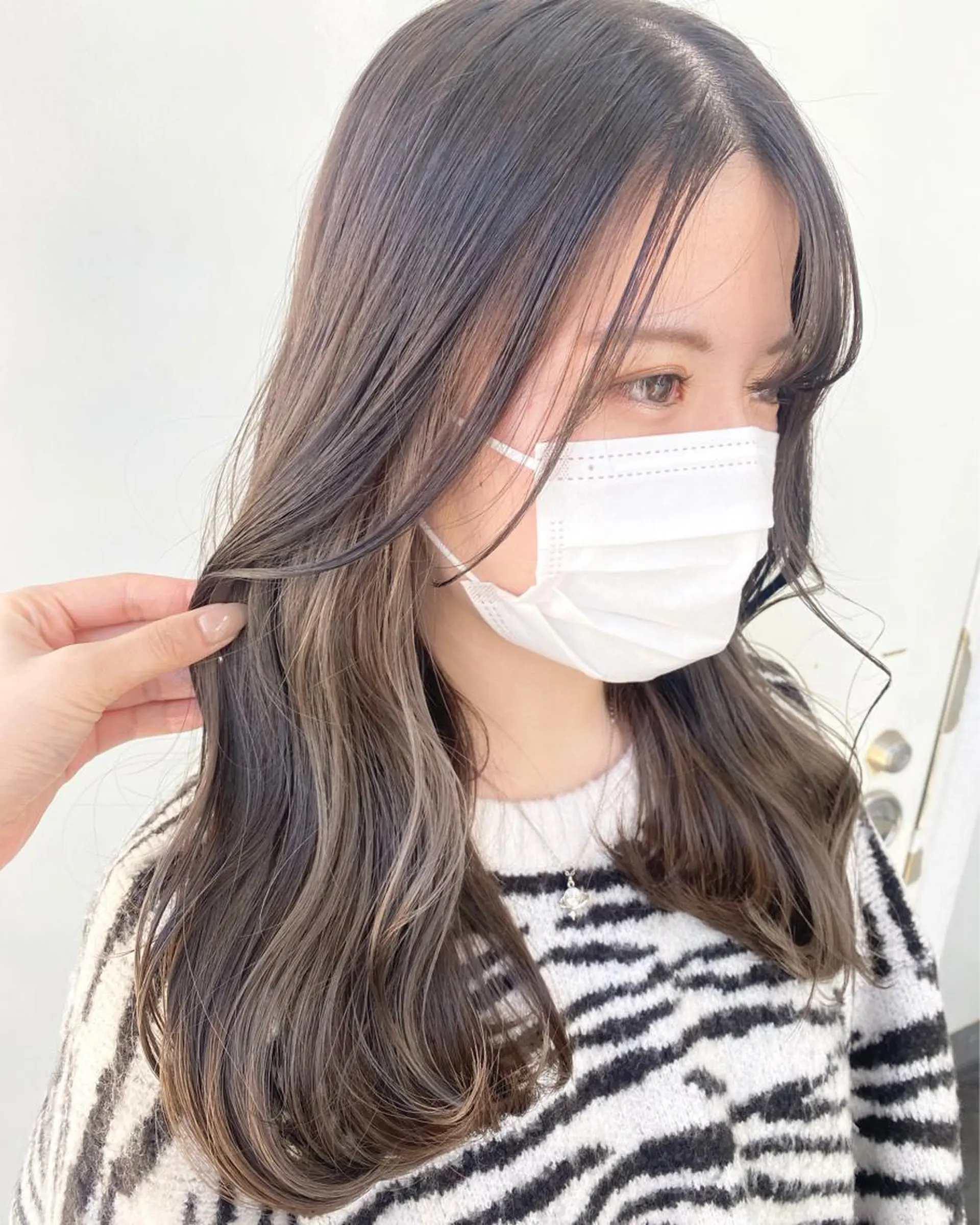 セミロング カラー ヘアカラー 韓国ヘア顔周りカット 艶髪ベージュtamaのヘアスタイル