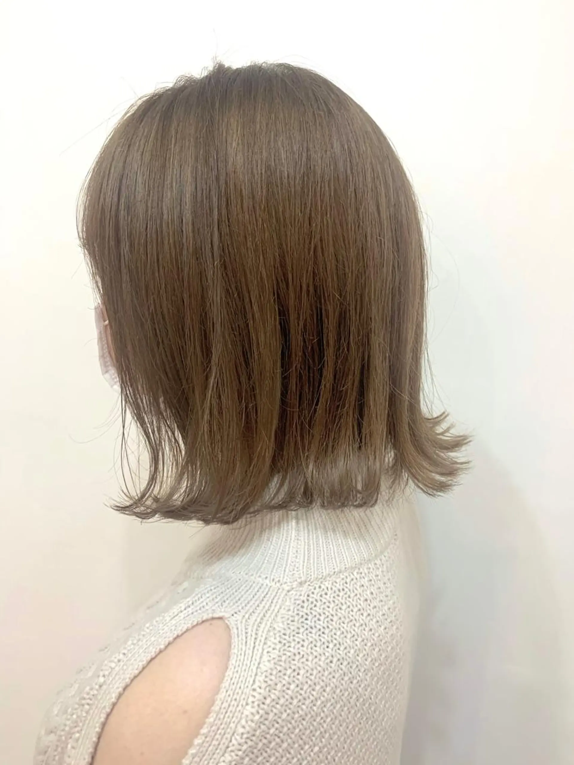 ミディアム カラー ベージュカラー モカベージュ ボブ ヘアカラー トリートメント chama レイヤーカットのヘアスタイル