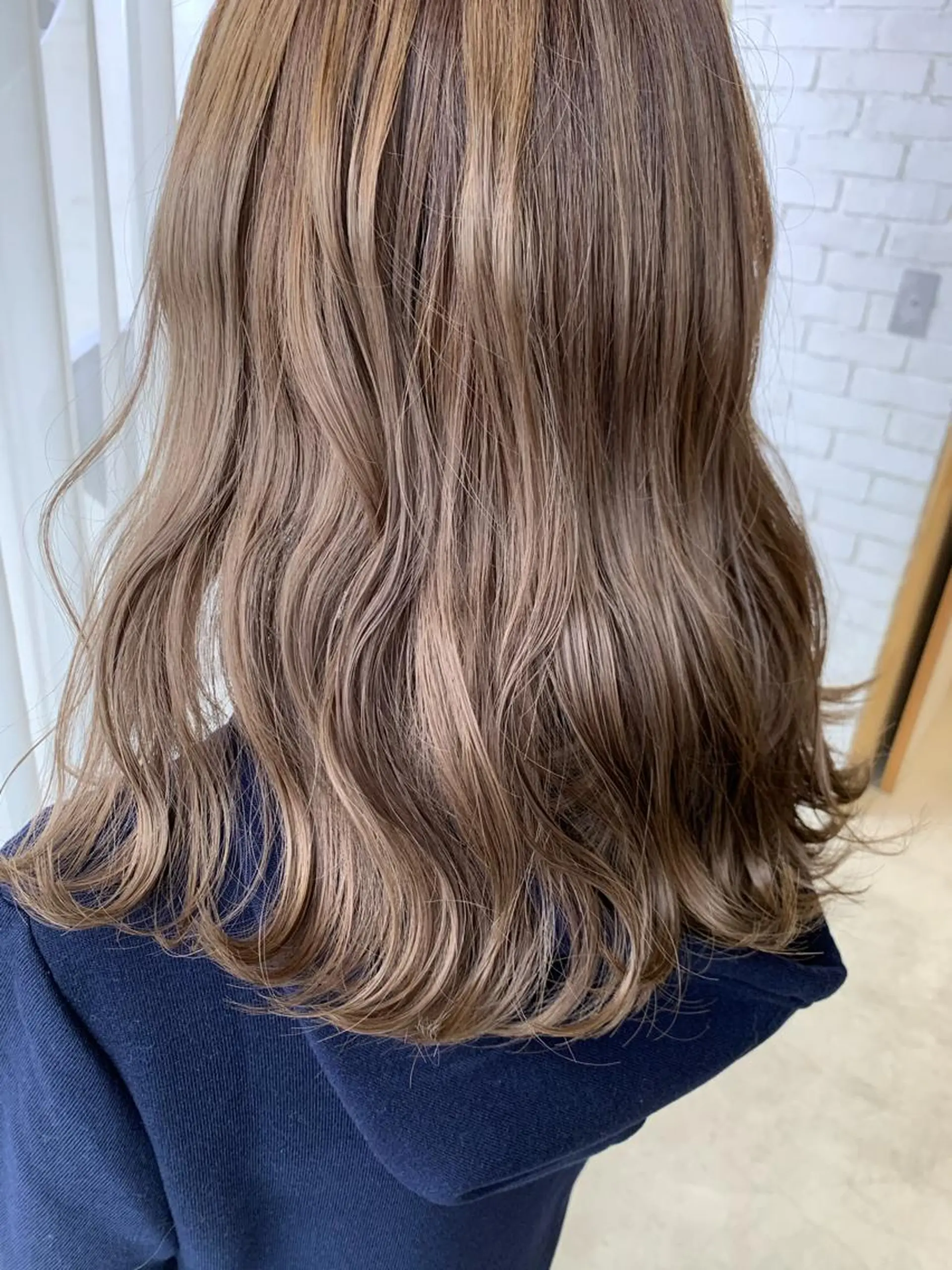 ミディアム カラー ブリーチ グレージュ LUXBE LUCE那覇イオン店所属・LUXBE LUCEのヘアスタイル