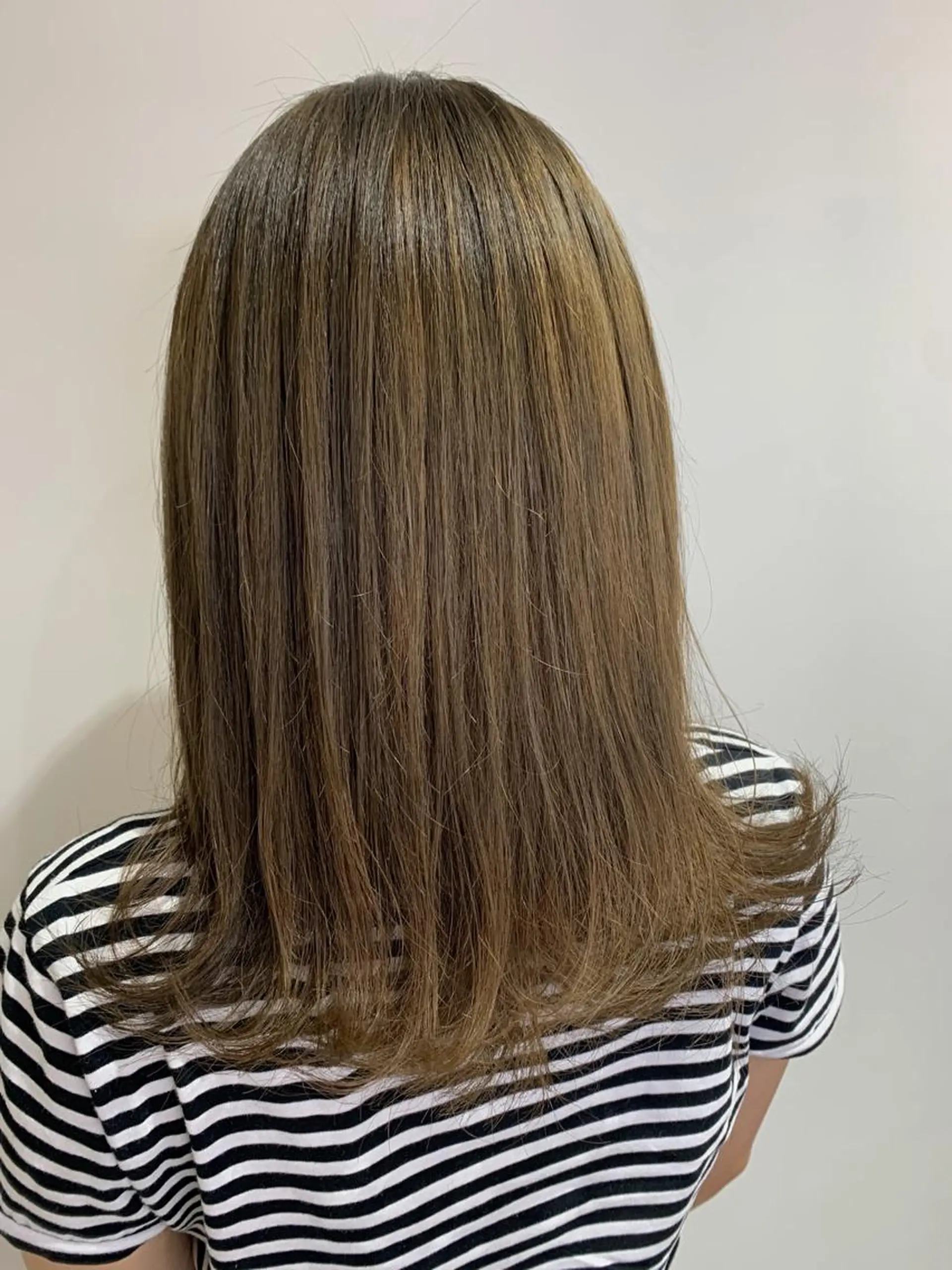 ミディアム カラー 近藤千翔🩵 髪質改善Periodのエステ・リラクイメージ