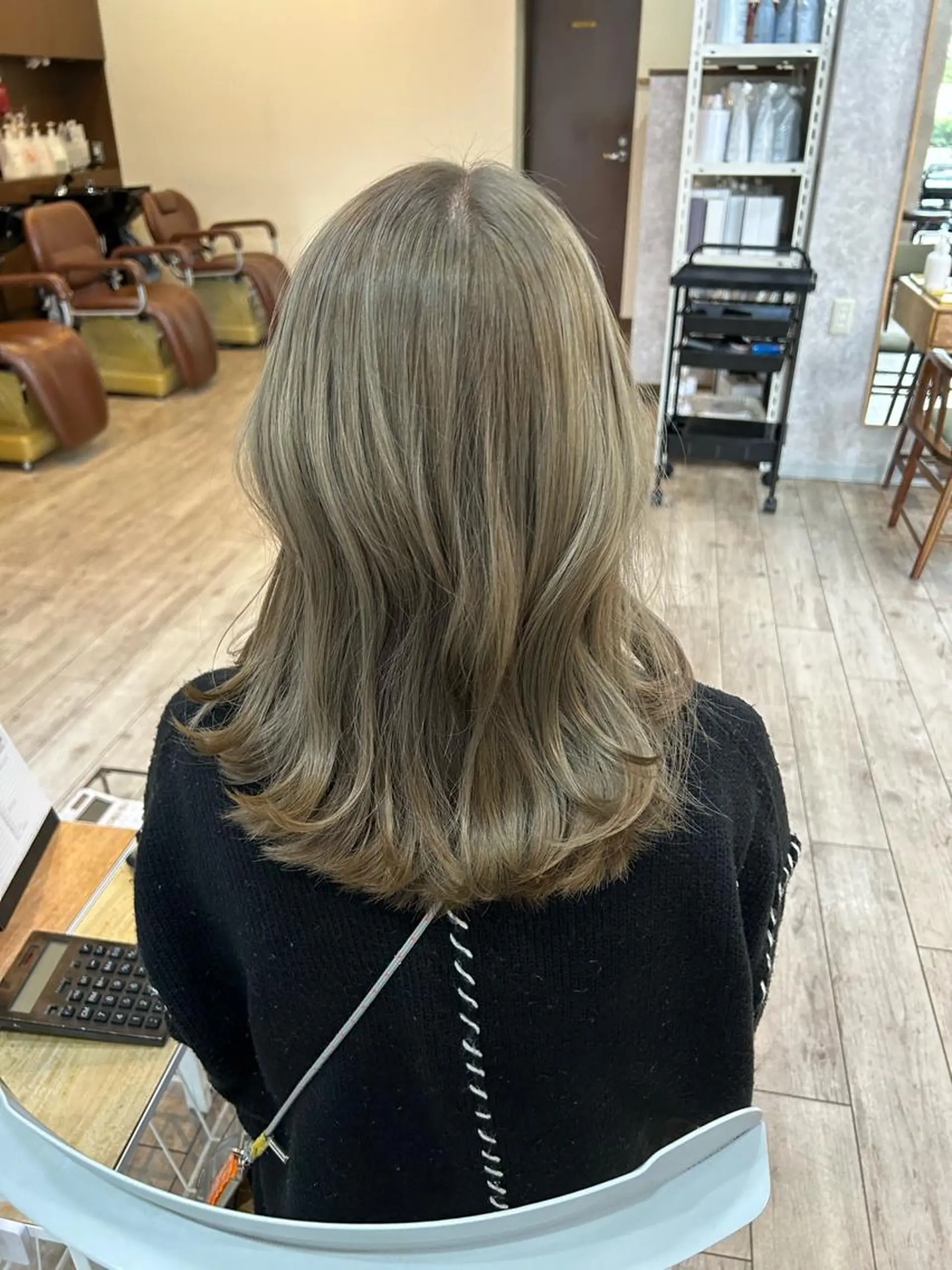 ミディアム カラー ベージュカラー ハイトーンカラー ハイトーンベージュ ヘアカラー ｲﾁｶﾜ ﾐｵ/ minim hairのヘアスタイル