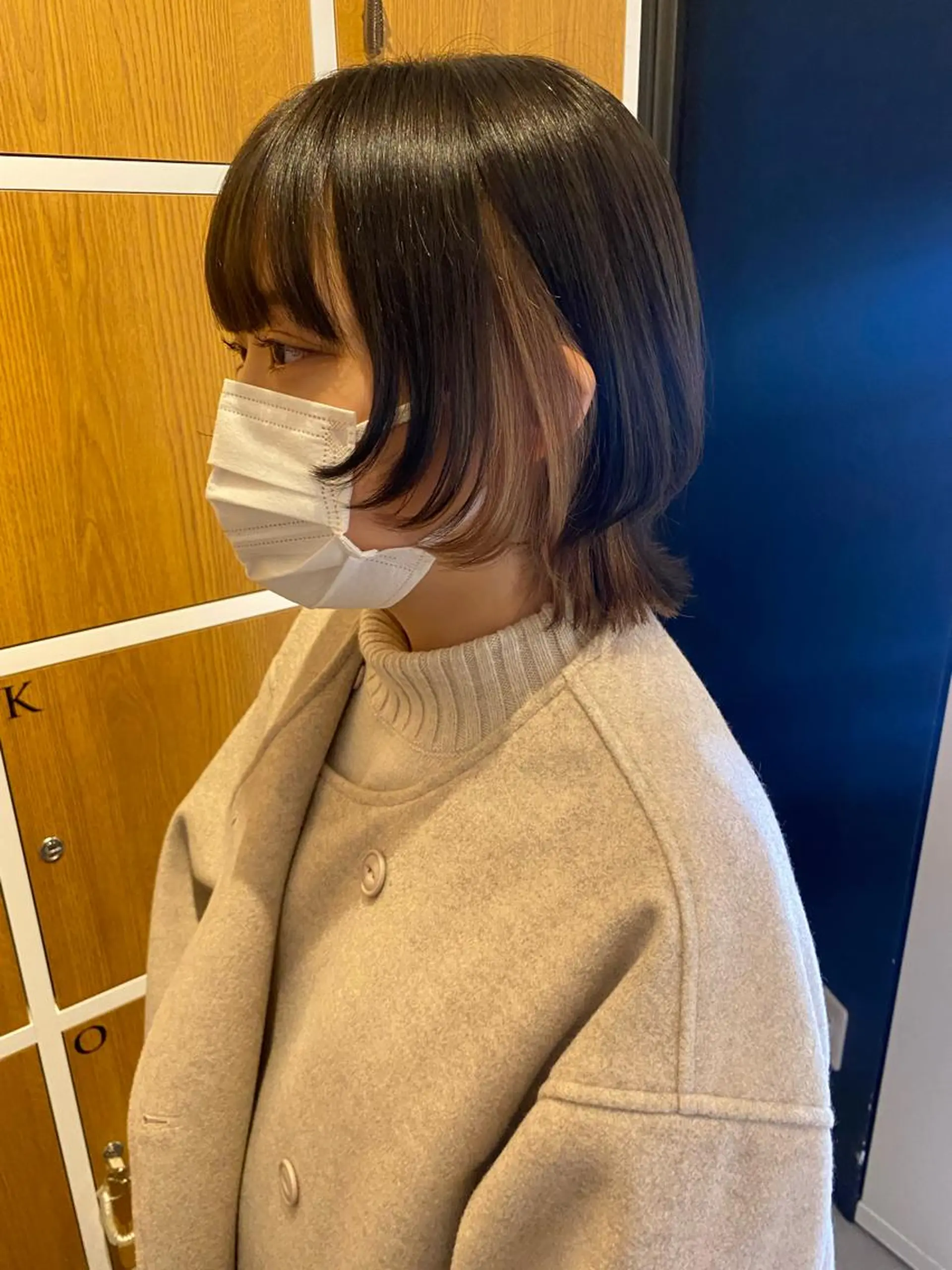 ミディアム カット ヘアカラー 大阪ウルフカット ハッシュカットのヘアスタイル