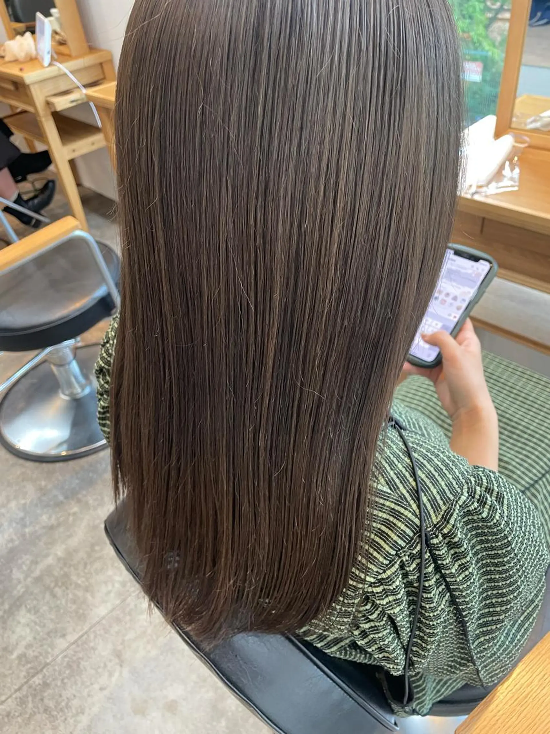 ロング トリートメント ブリーチなしベージュ カラー佐藤華厘のヘアスタイル