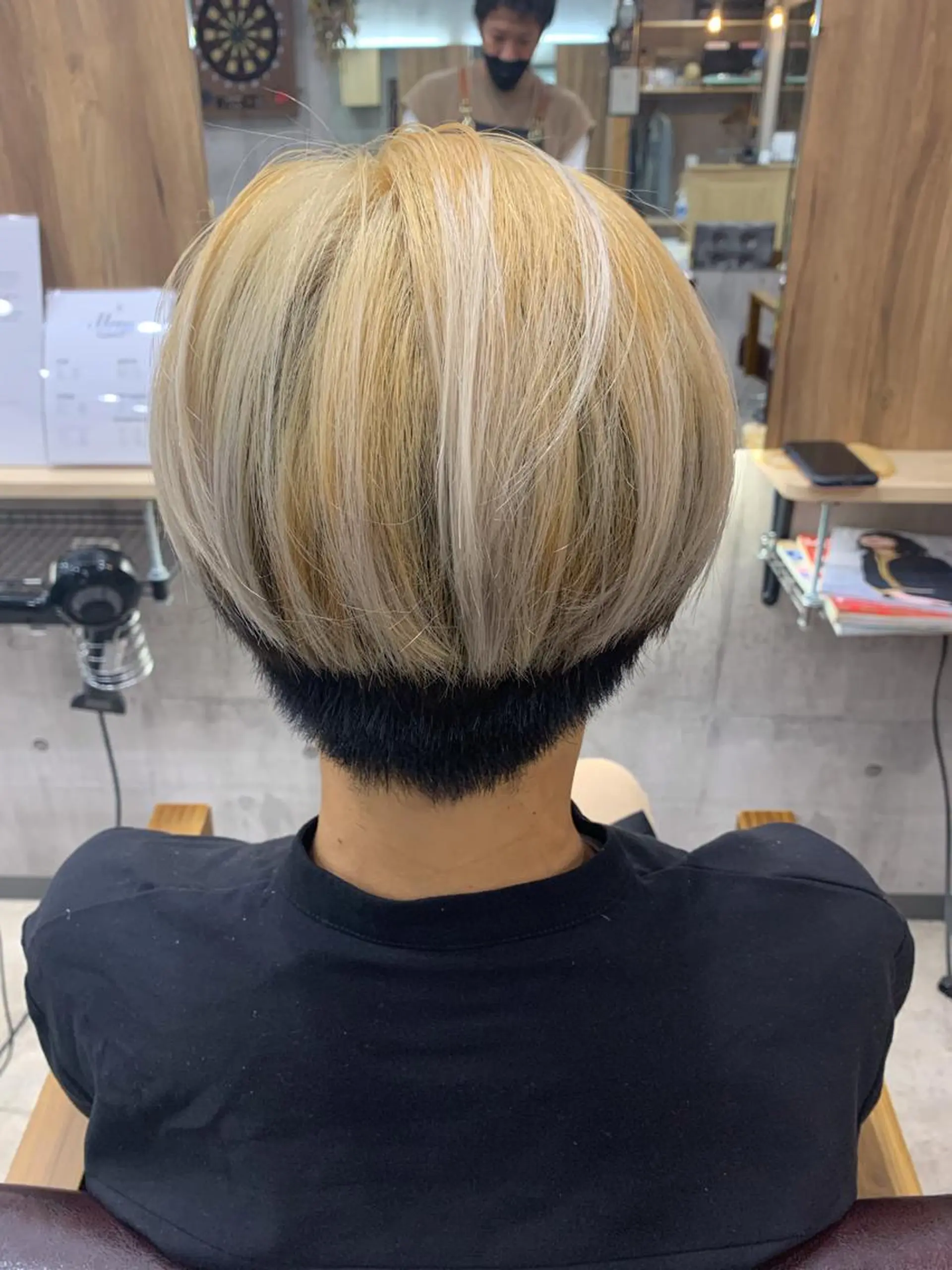 ショート カラー バレイヤージュ ブリーチ ケアブリーチ デザインカラー ダブルカラー ヘアカラー トリートメント hair salon mementoのヘアスタイル