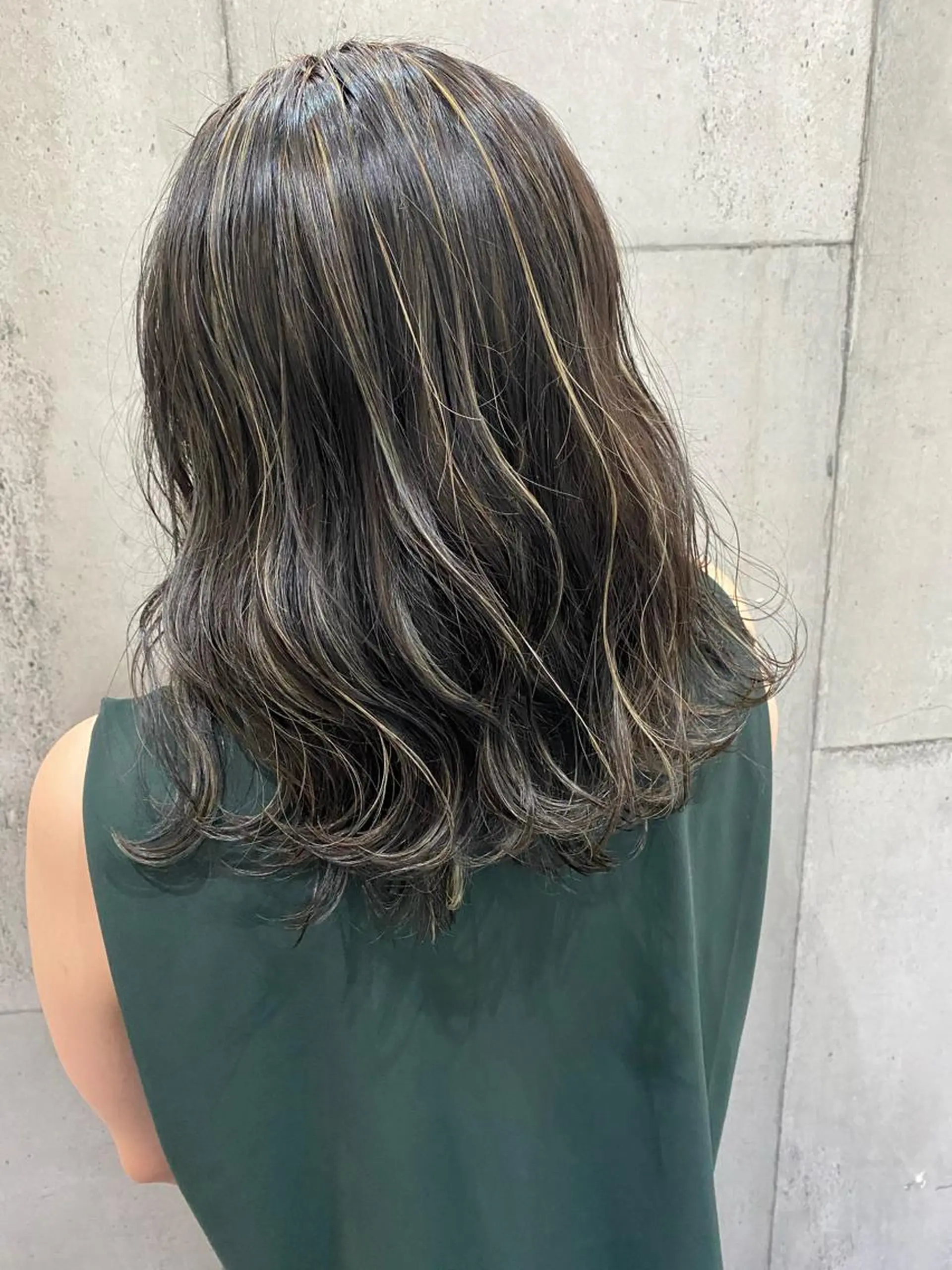 ミディアム ハイライト ヘアカラー hair  space Atoz所属・東 寛道のヘアスタイル