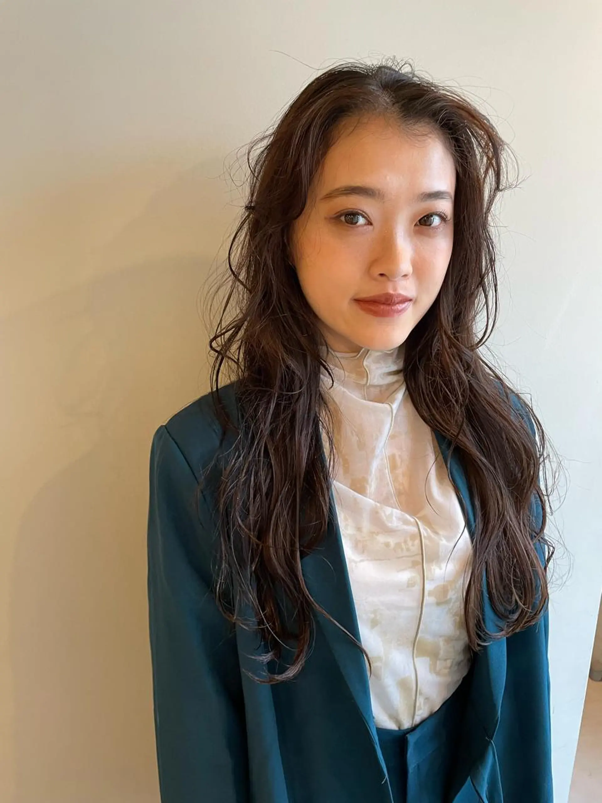 ロング カラー ミウラ サクラコのヘアスタイル