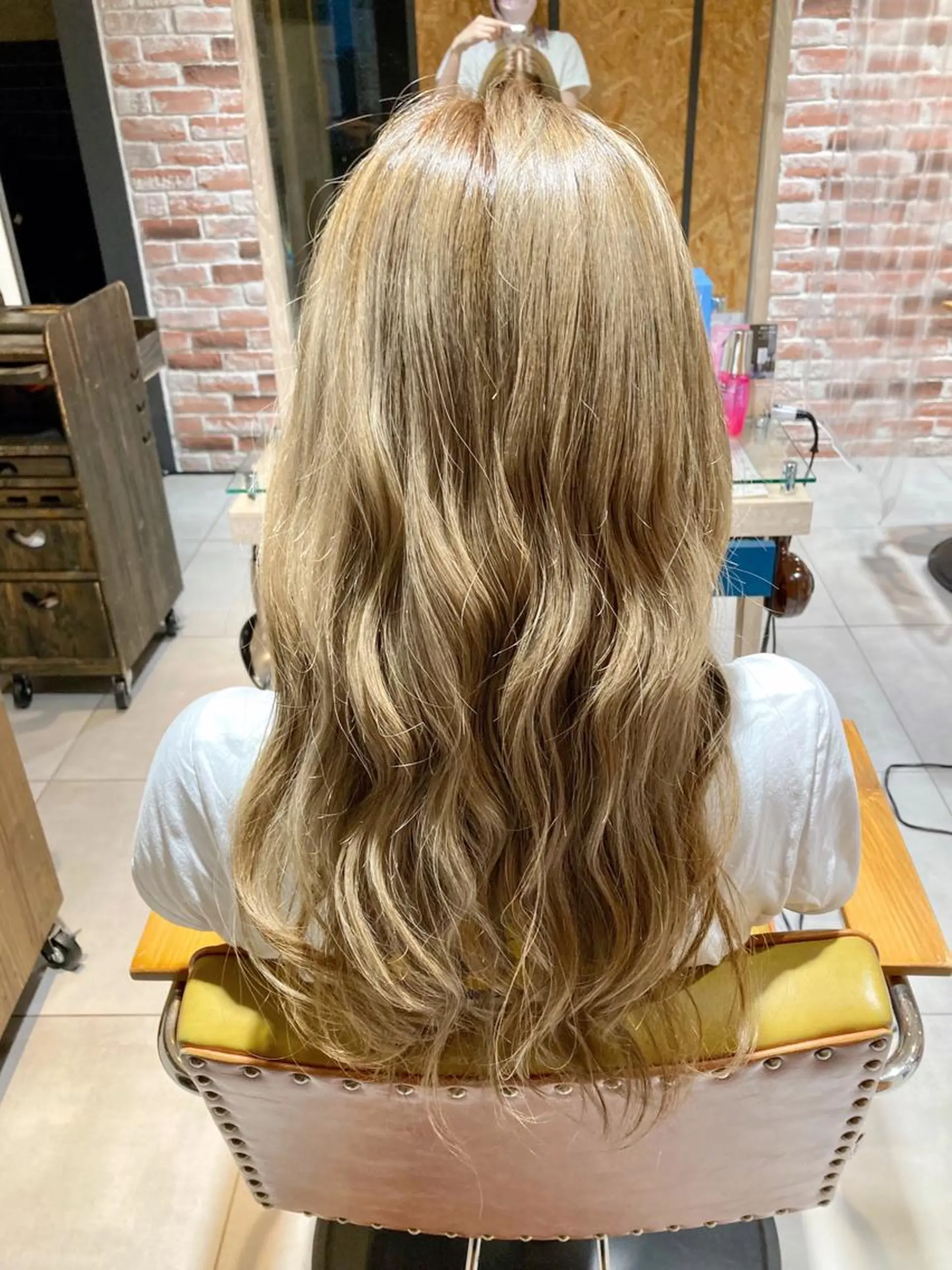 ロング カラー ベージュカラー ブリーチ 抜きっぱなしブロンド ホワイトベージュ パーマ/イルミナ カラー 三浦菜々子のヘアスタイル