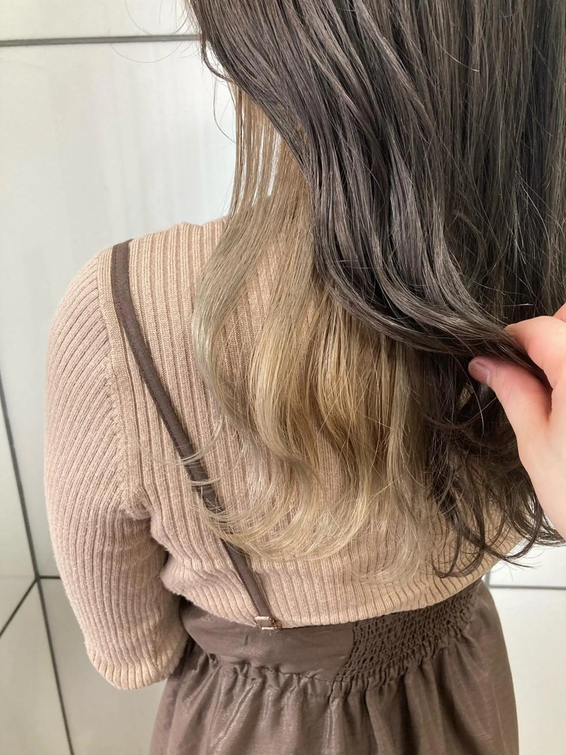 ロング カラー ブロンド インナーカラー ホワイトブロンド ヘアカラー トリートメント 髪質改善/痛ませ ないカラー/西村航大のヘアスタイル