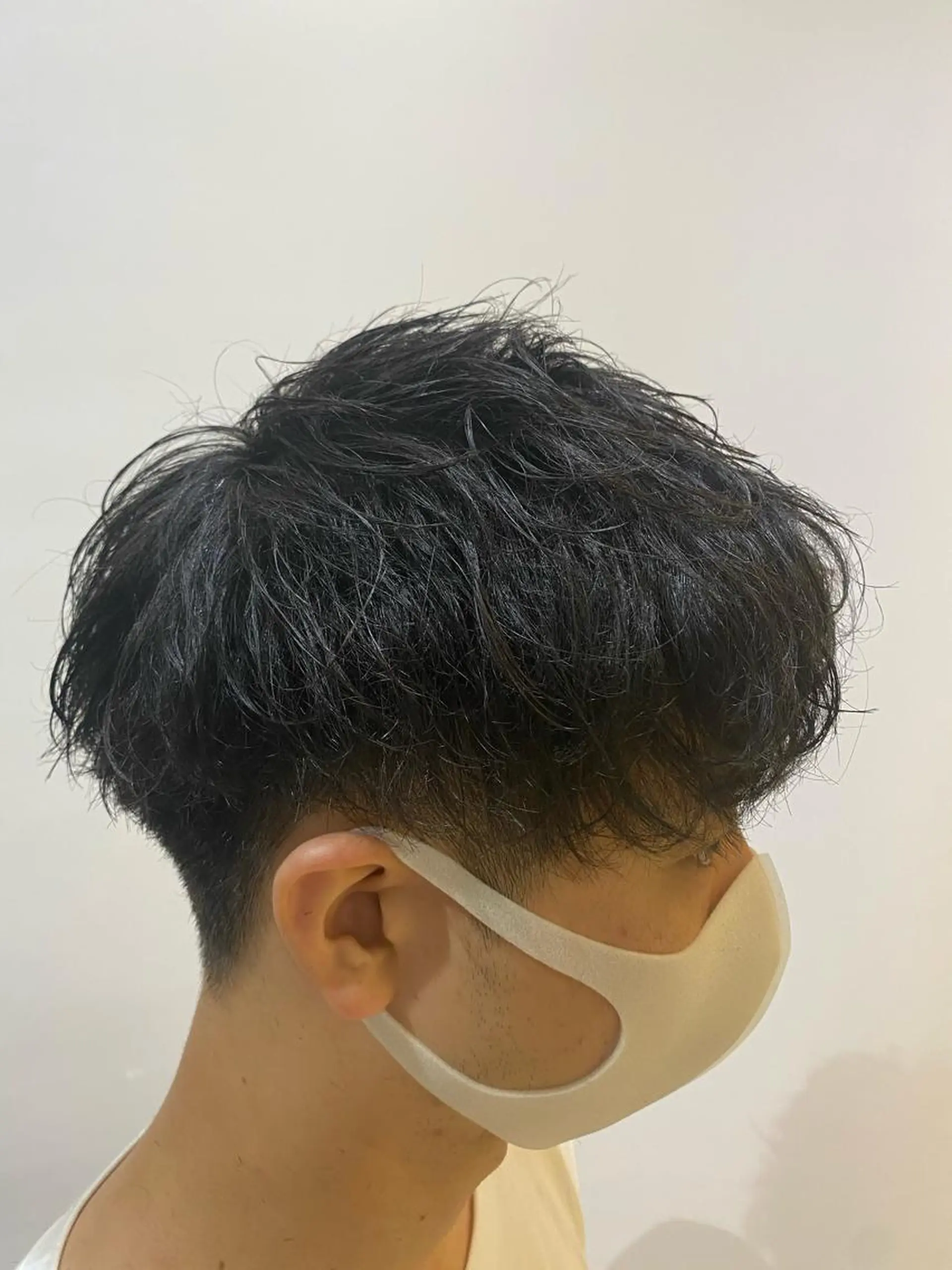 ショート メンズ マッシュ メンズパーマ くせ毛 カット 三ノ宮フェザーパーマ 蕃本 啓利のヘアスタイル