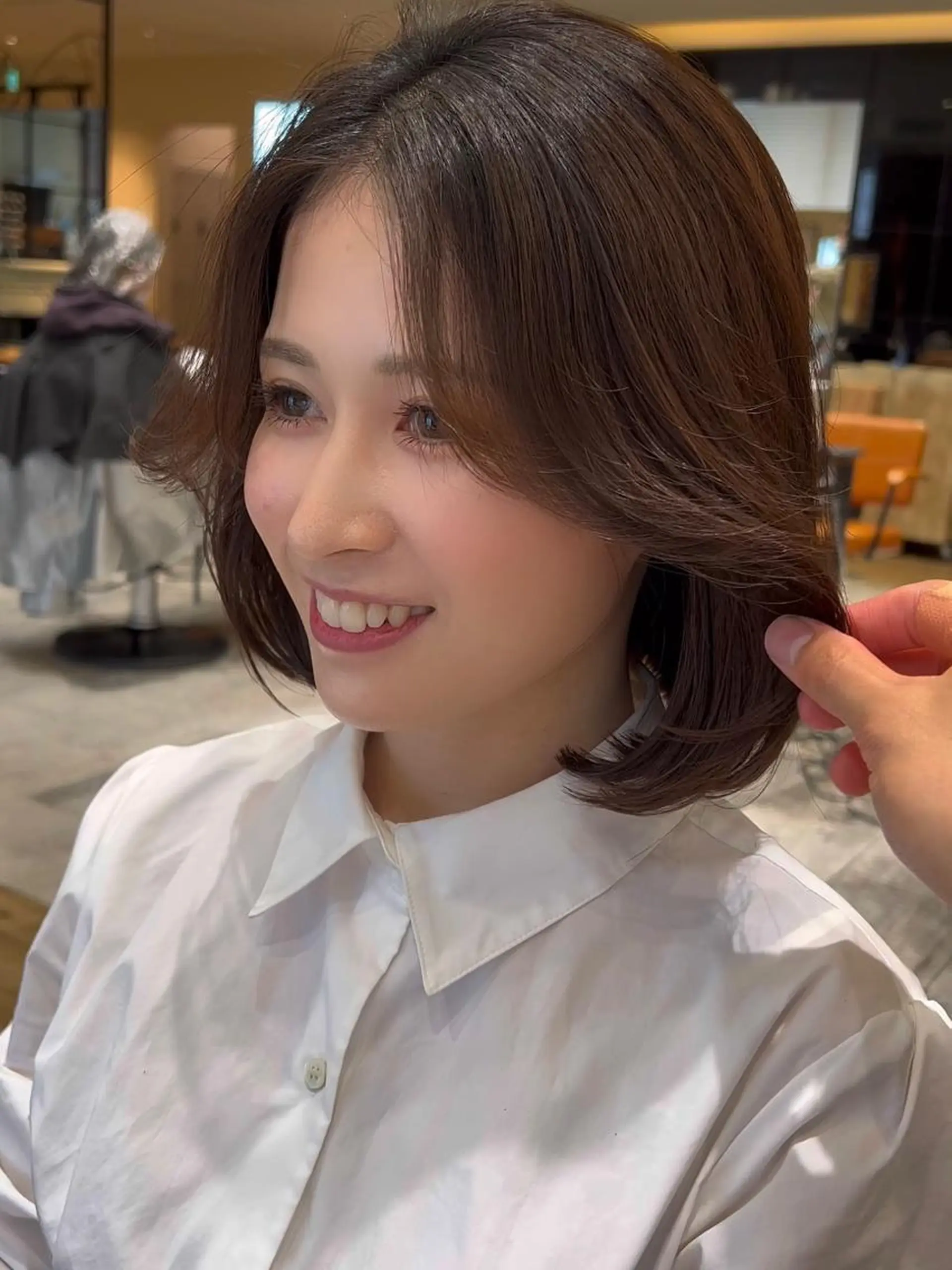 ミディアム カラー ヘアアレンジ イルミナカラー くびれヘア 顔周りカット 髪質改善 韓国風ヘア カット トリートメント ヘアセット 日本一の小顔カット/ ボブ/顔周り/韓国のヘアスタイル