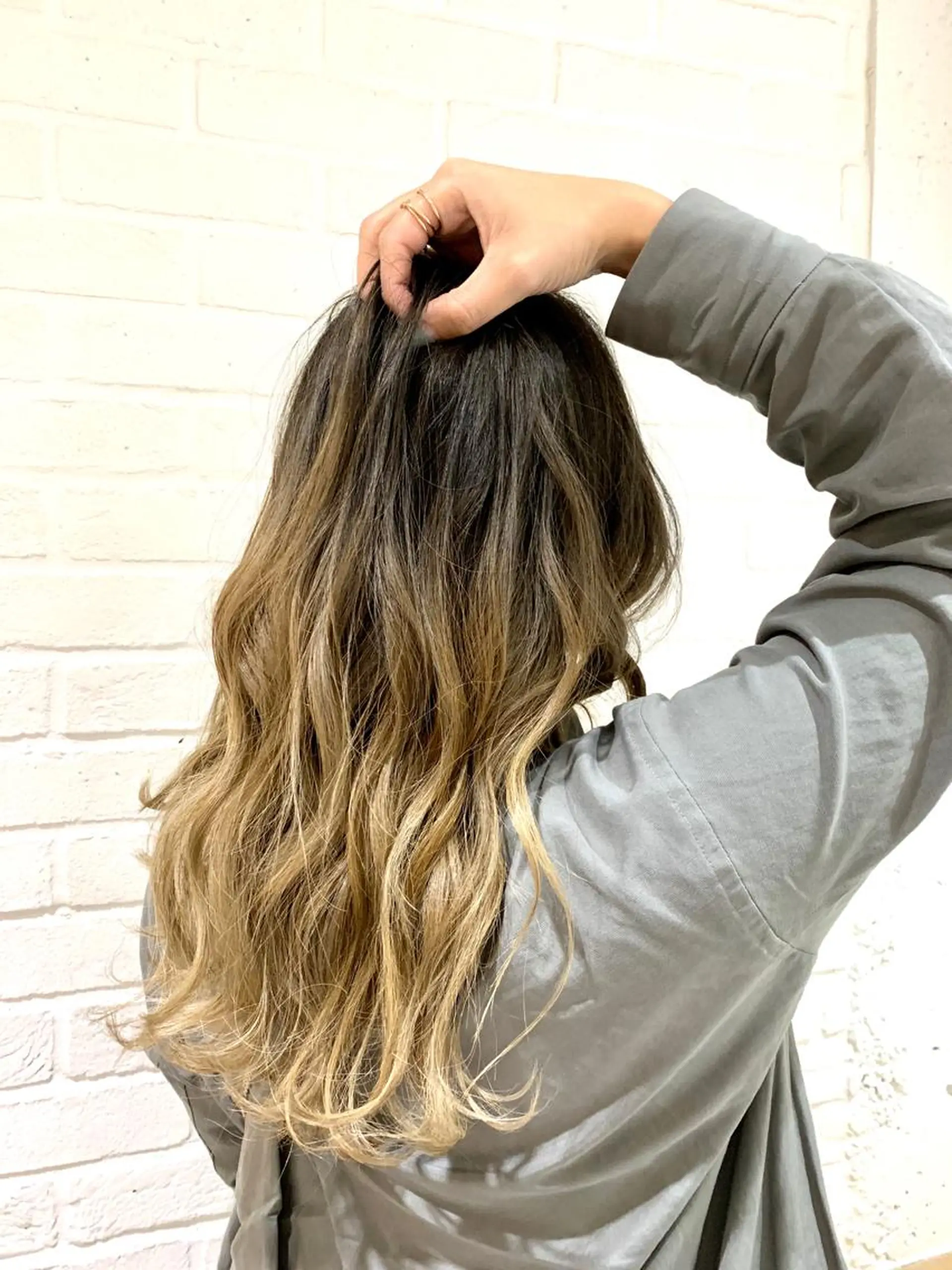 セミロング カラー バレイヤージュ レイヤーカット ヘアカラー トリートメント 💛丁寧さNo.🥇 🧸片山智裕💛のヘアスタイル