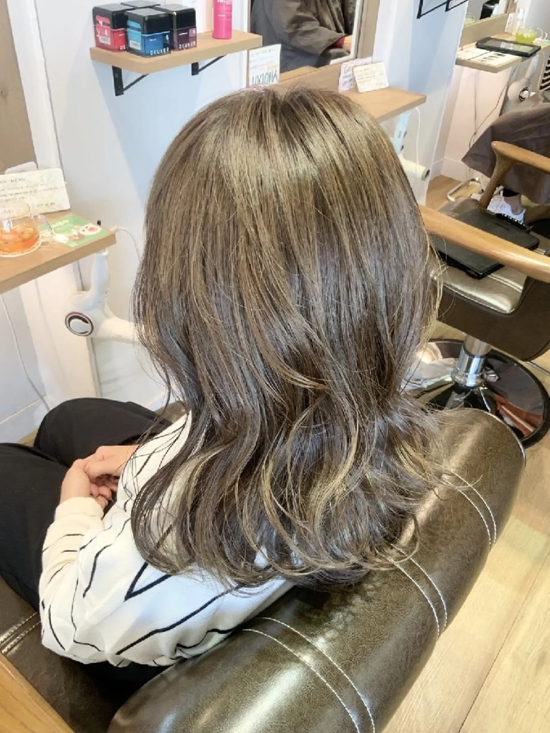 カラー グレージュ ハイライトカラー ヘアカラー トリートメント 堀 望美のヘアスタイル