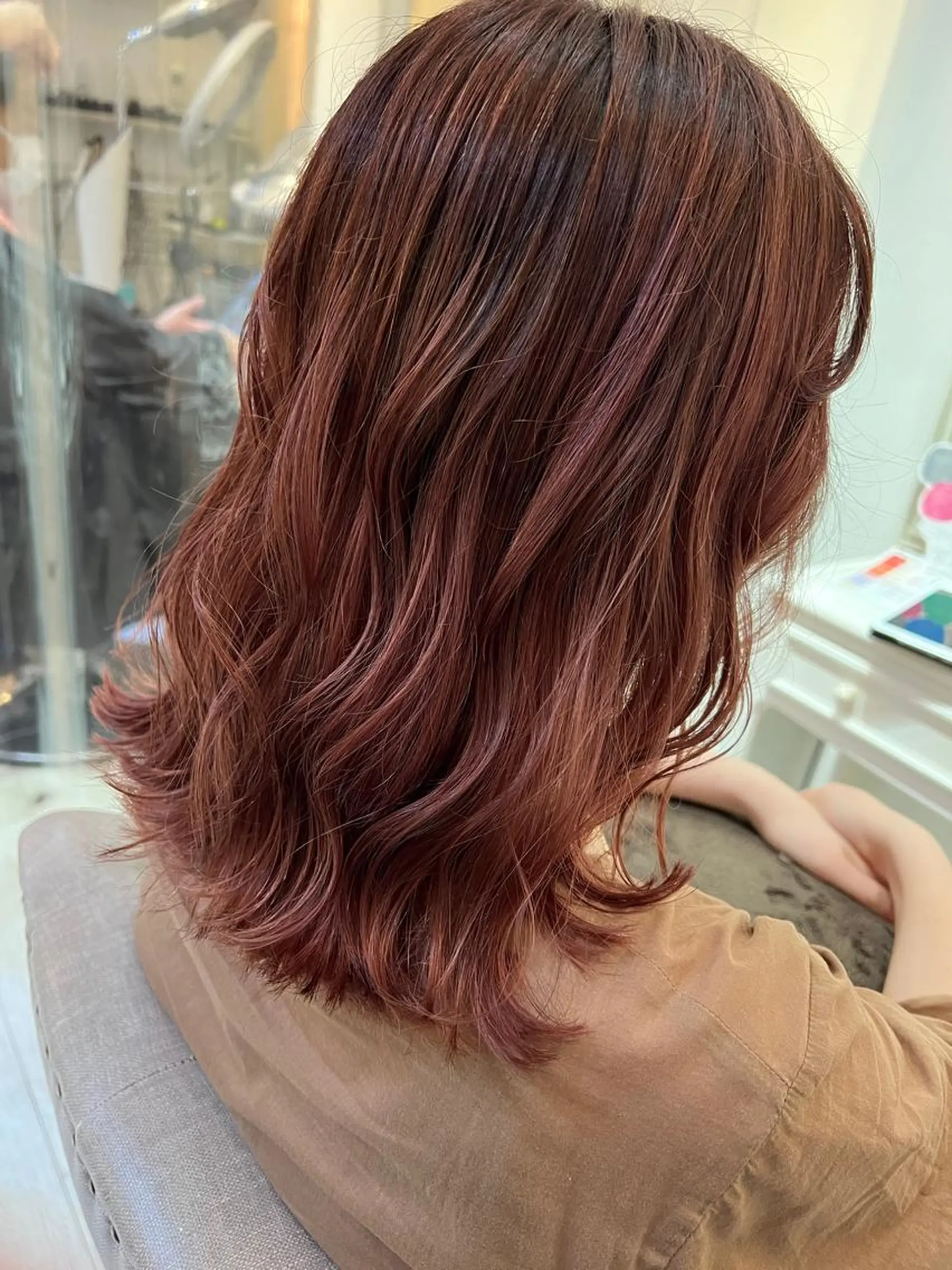 セミロング カラー セミロングパーマ ブリーチ ケアブリーチ デザインカラー ダブルカラー 🌈安藤愛/透明感 艶カラー🫧ROWのヘアスタイル