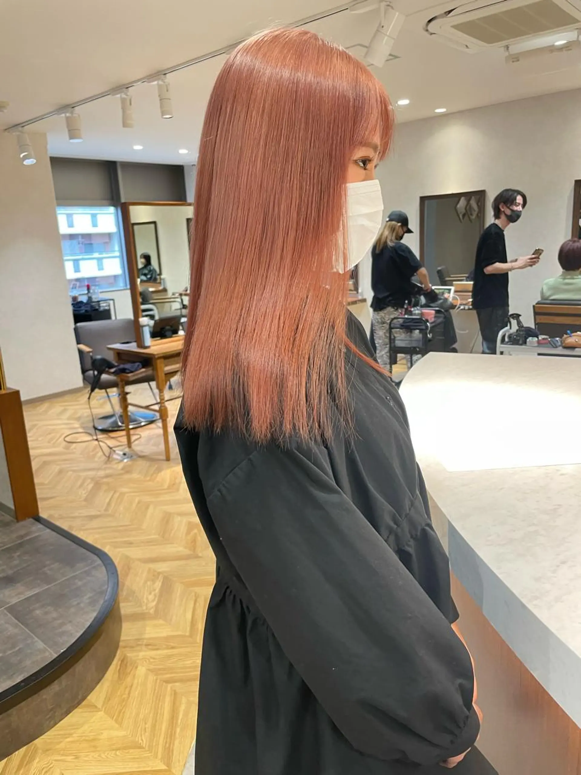 セミロング ミストバング 韓国風カラー 卒業式のヘアスタイル 髪質改善 韓国風ヘア ViVIE所属・VIVIE天神 ブリーチのヘアスタイル