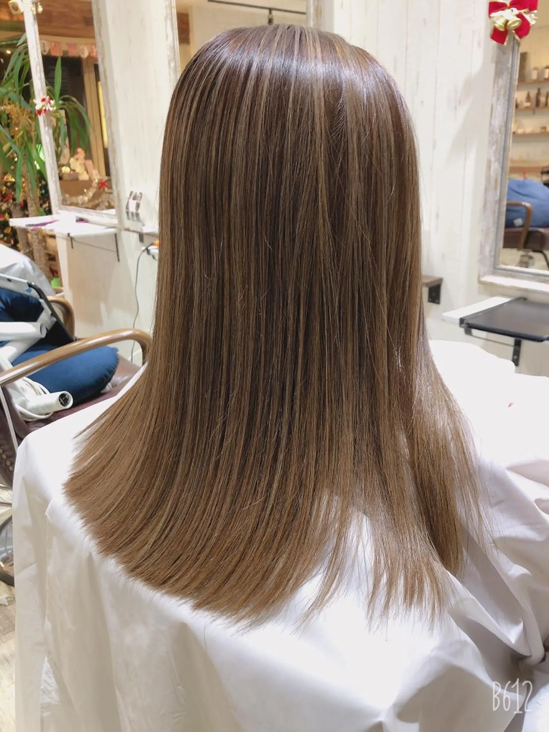 セミロング ワンレンボブ セミロングパーマ アッシュ ボブ くびれヘア カット トリートメント 【垢抜け大人髪】 TIARA西山のヘアスタイル