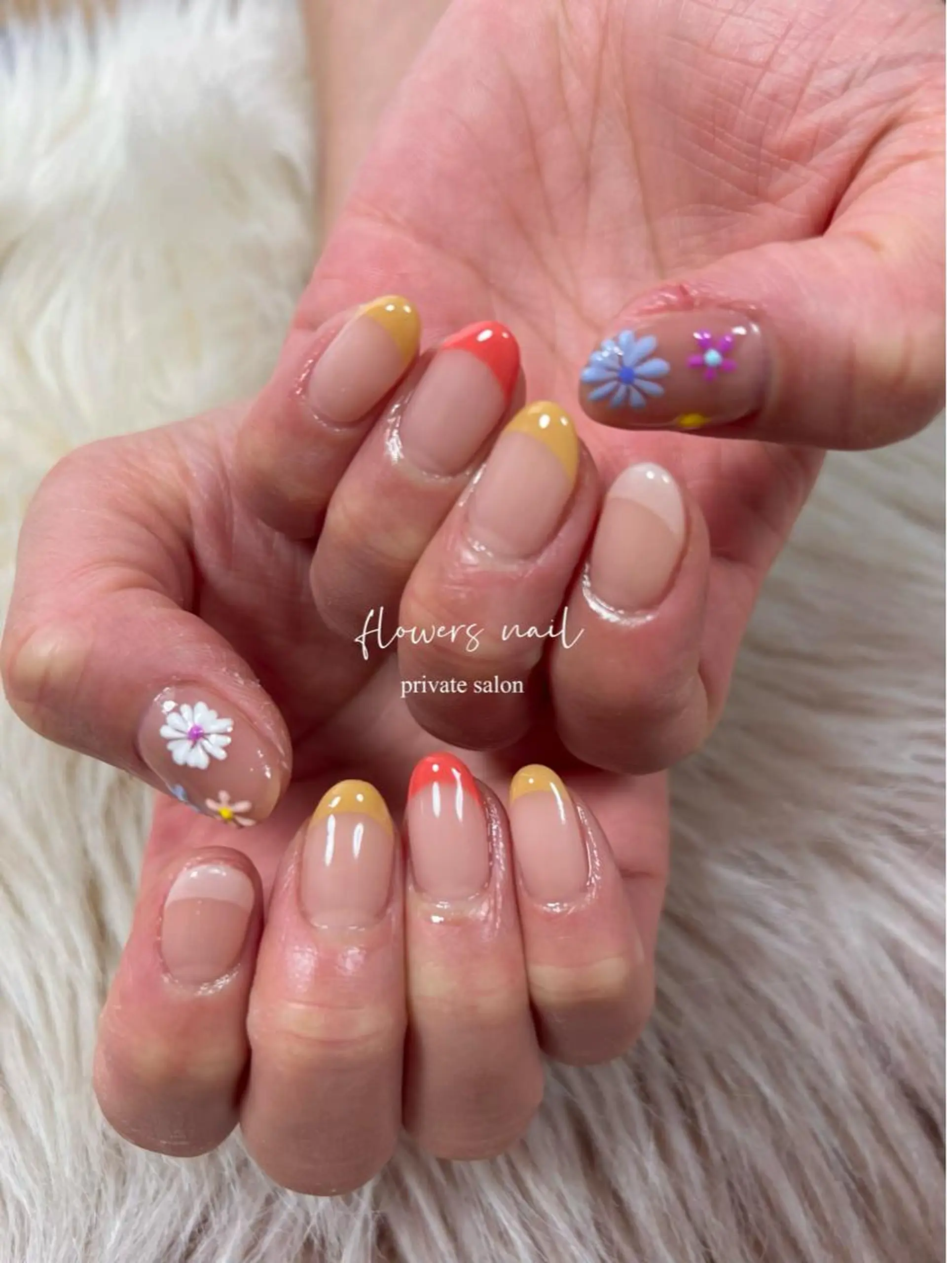 ネイル フレンチネイル ジェルネイル 持ち込み パラジェル 春ネイル ハンドネイル flowers nailのネイルデザイン