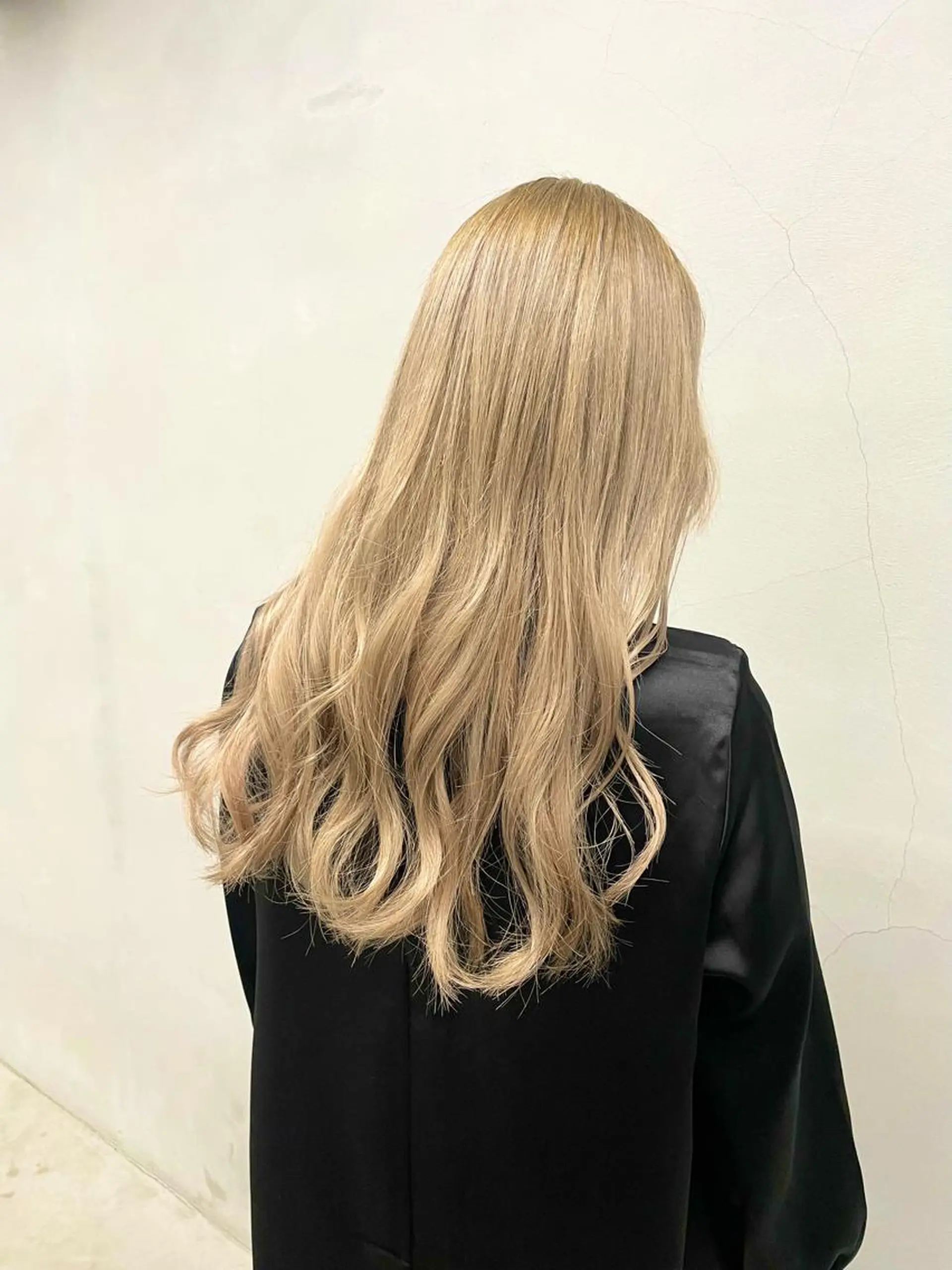 ロング カラー ベージュカラー ミルクティーベージュ ヘアカラー 才下 ゆいのヘアスタイル