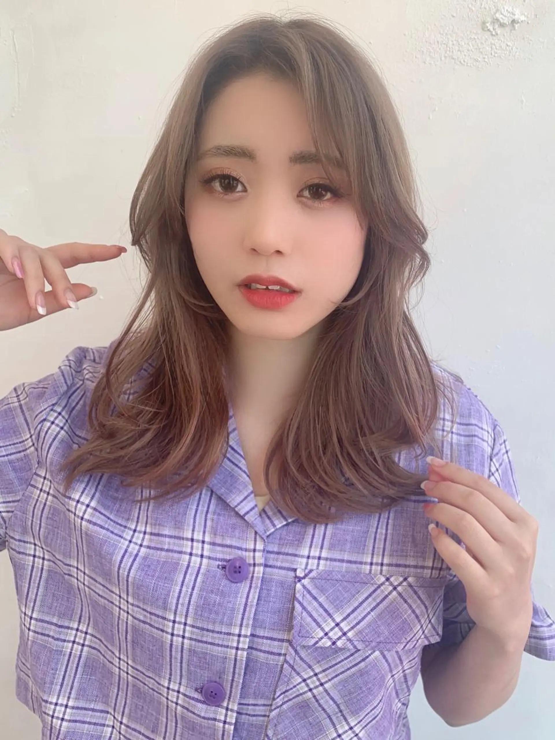 セミロング カラー ベージュカラー 透明感カラー ラベンダーカラー ラベンダーベージュ くびれヘア カット ヘアカラー 藤間 帆乃夏（とうまほのかのヘアスタイル