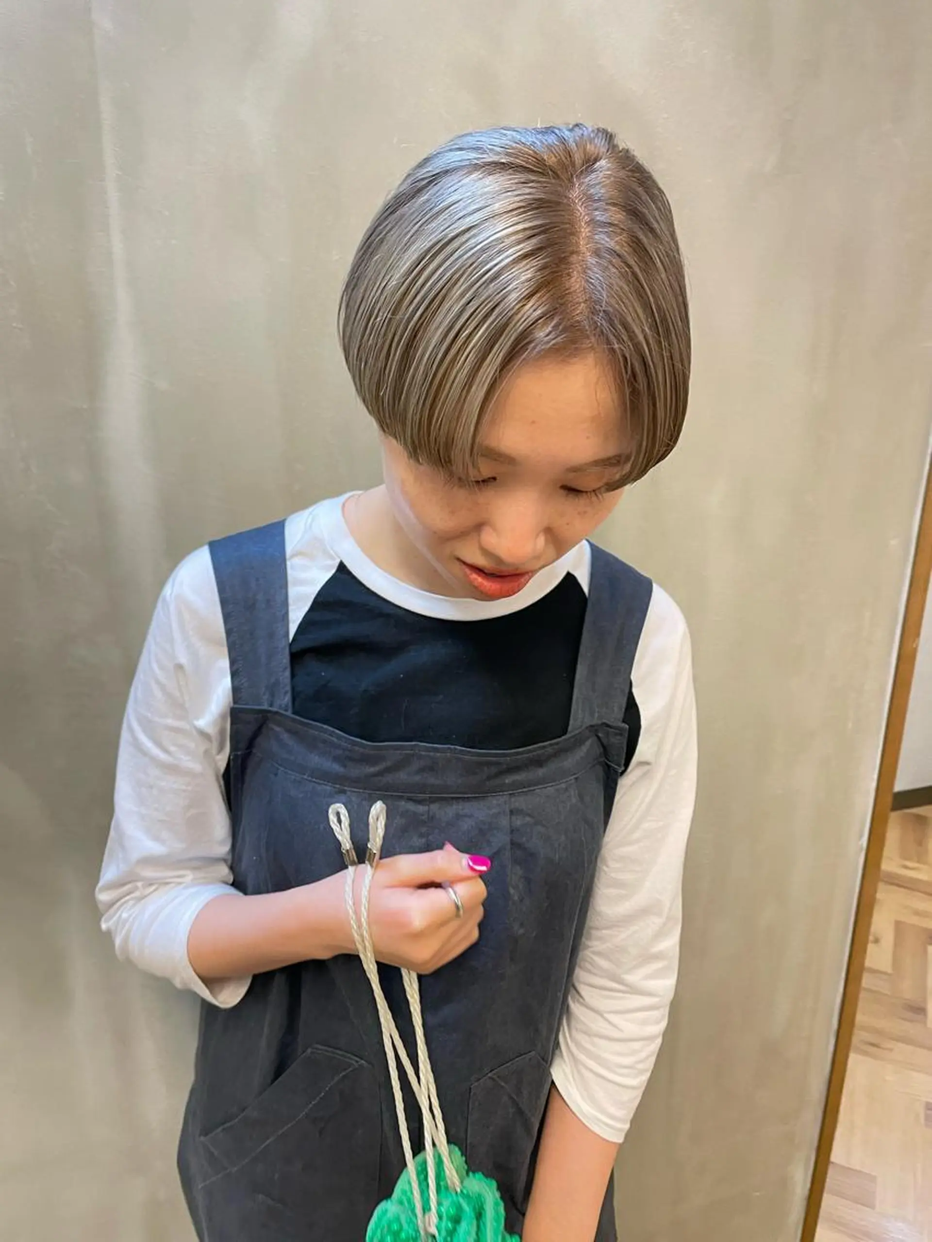 ショート カラー パーマ ヘアアレンジ メンズ キッズ ネイル マツエク・マツパ アイブロウ ハンサムショート グレージュ ショートヘア ショートネイル カット ヘアカラー トリートメント tatsumi/ボブ ウルフ/レイヤーのヘアスタイル