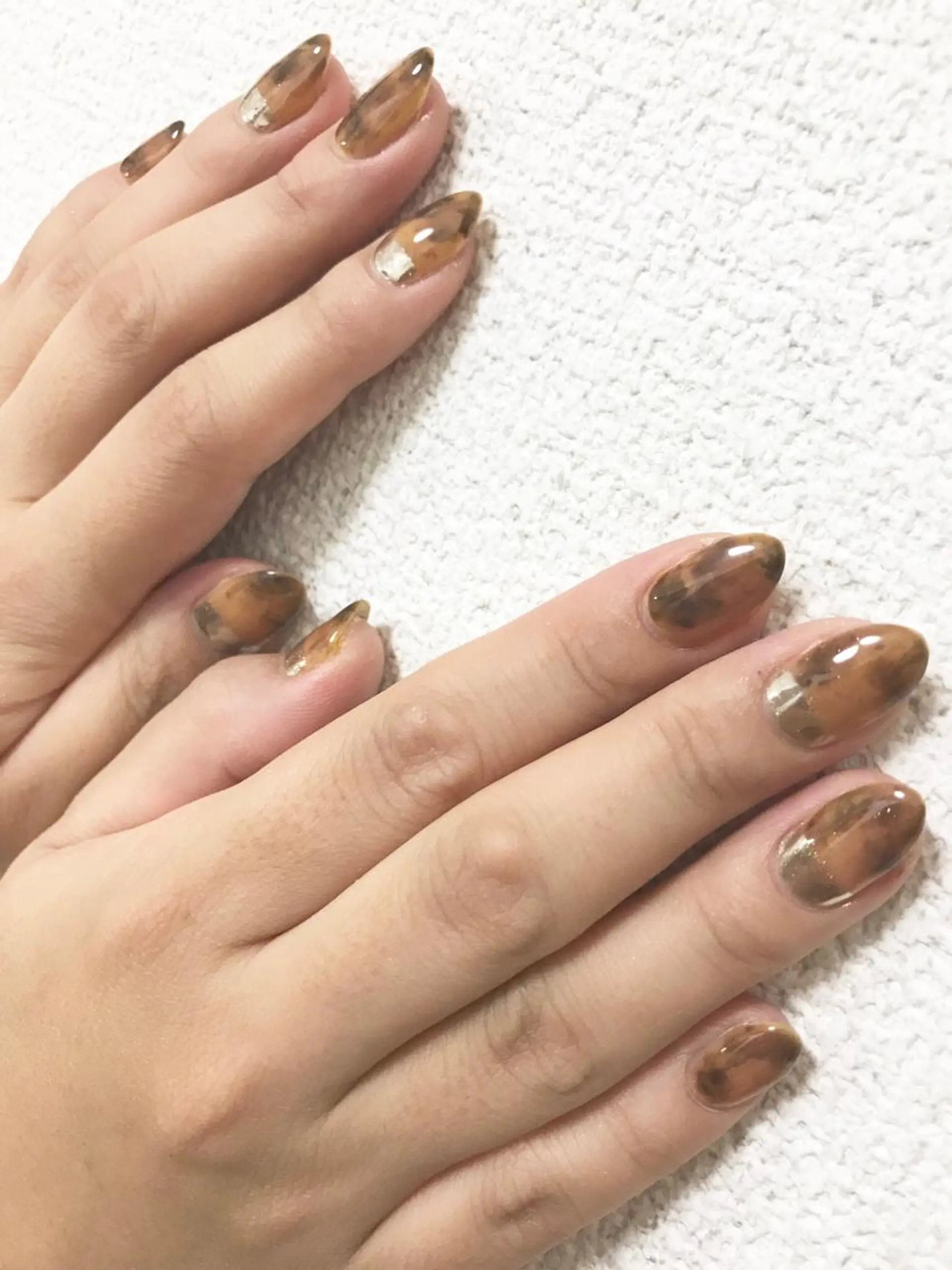 セミロング パーマ ヘアアレンジ ネイル べっ甲ネイル ミラーネイル Sunny side nailのネイルデザイン