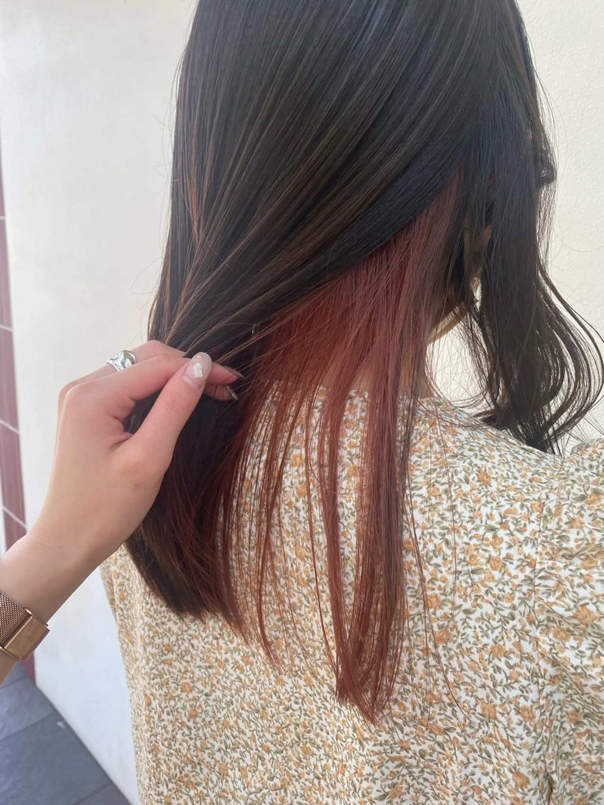 セミロング カラー ブラウンカラー インナーカラー ピンクカラー ピンクブラウン ヘアカラー 艶カラー/耳つぼ/ 渡辺奈緒のその他イメージ